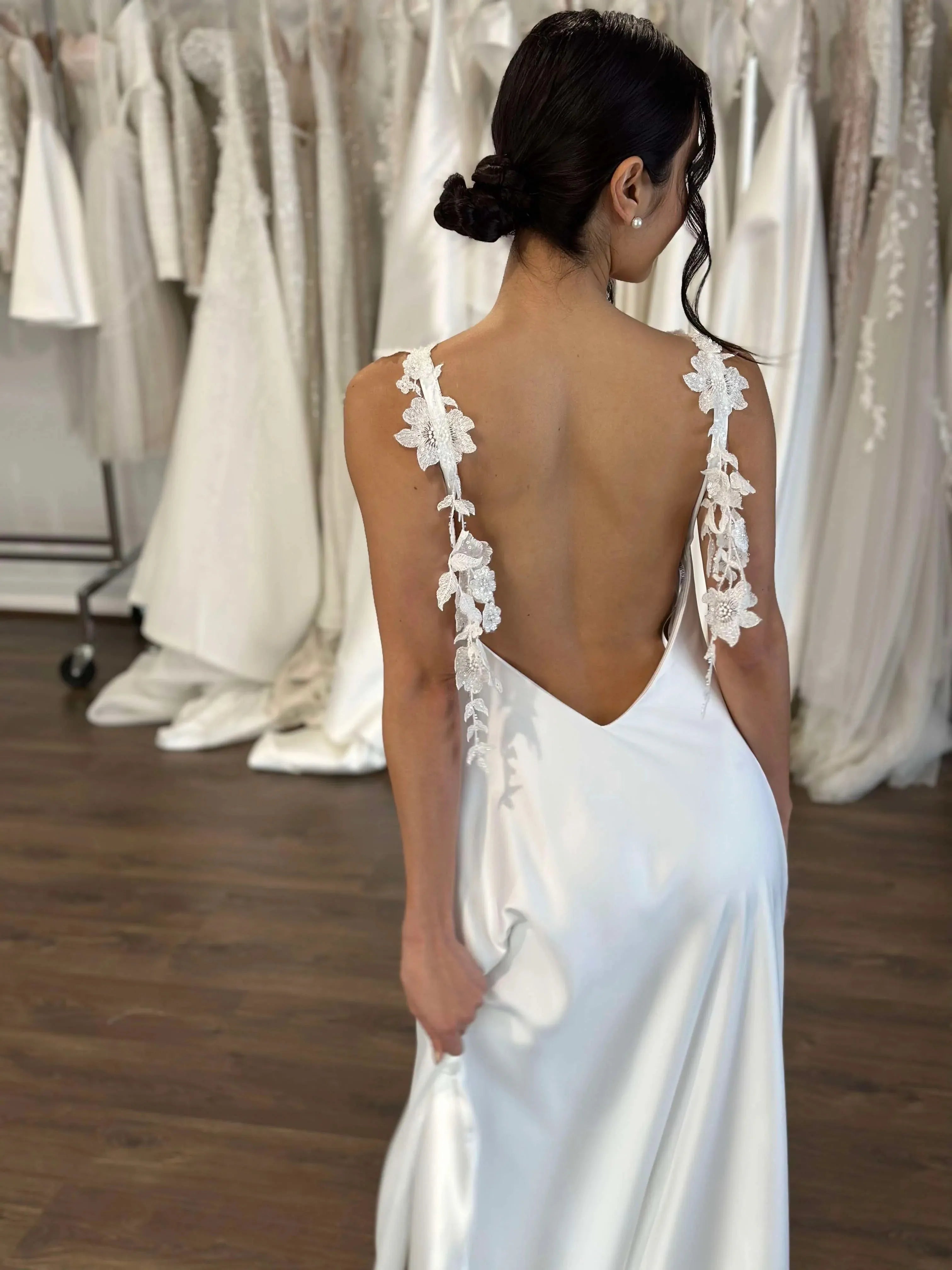 Floor Lenght with V-Neckline Wedding Dress Vestido De Novia Satin Simple Skirt Bow Court Train Dress Bridal Gown