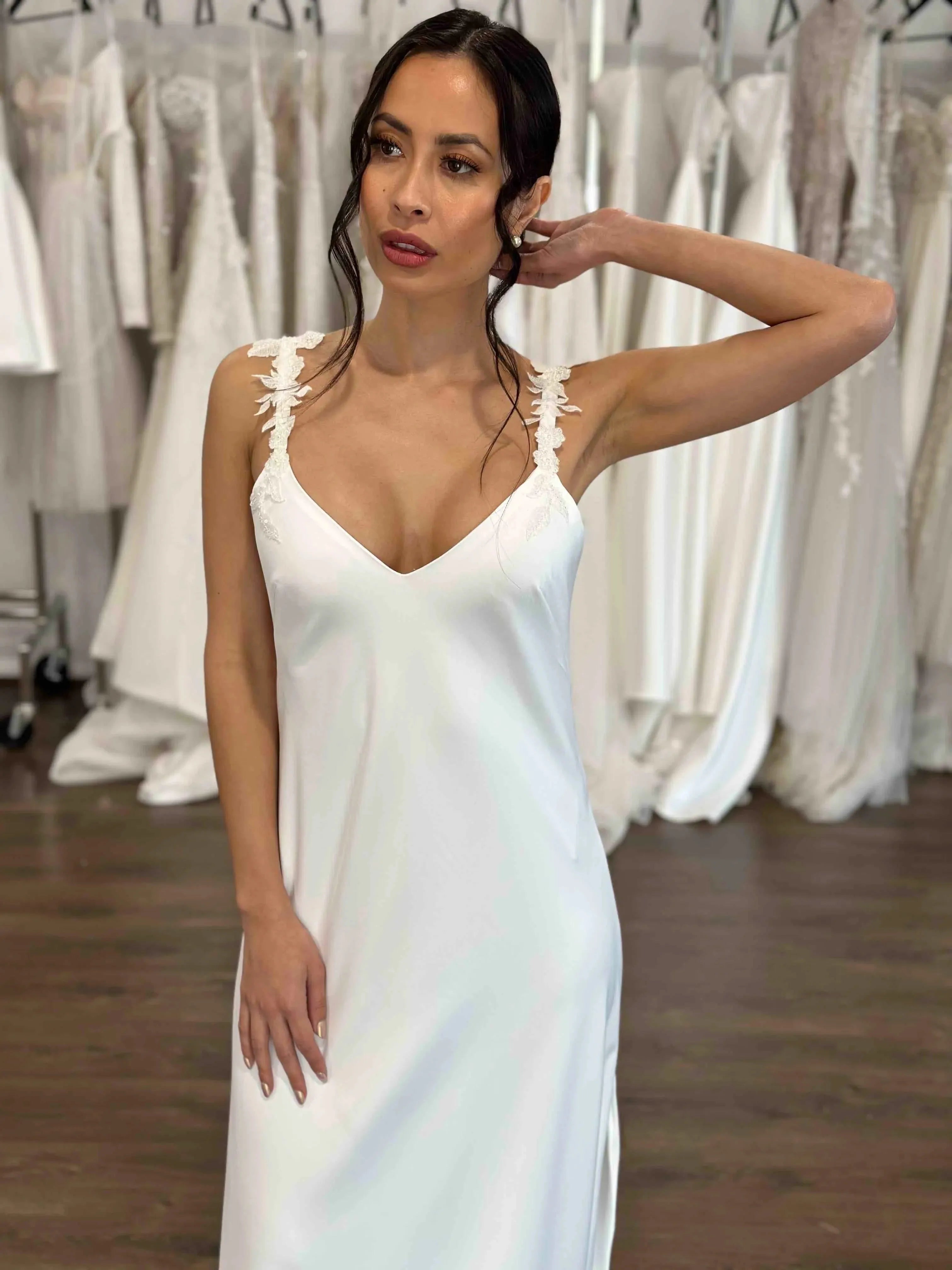 Floor Lenght with V-Neckline Wedding Dress Vestido De Novia Satin Simple Skirt Bow Court Train Dress Bridal Gown
