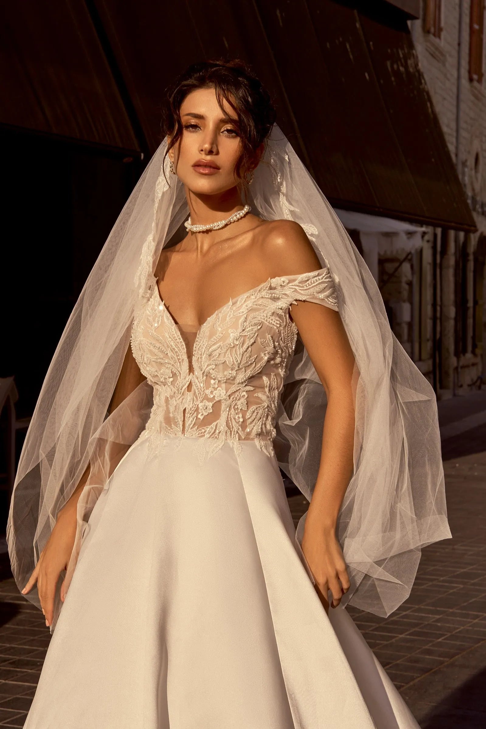 Elegant V-Neck Sleeveless Wedding Dresses Elegant Satin Fabric Bridal Gowns