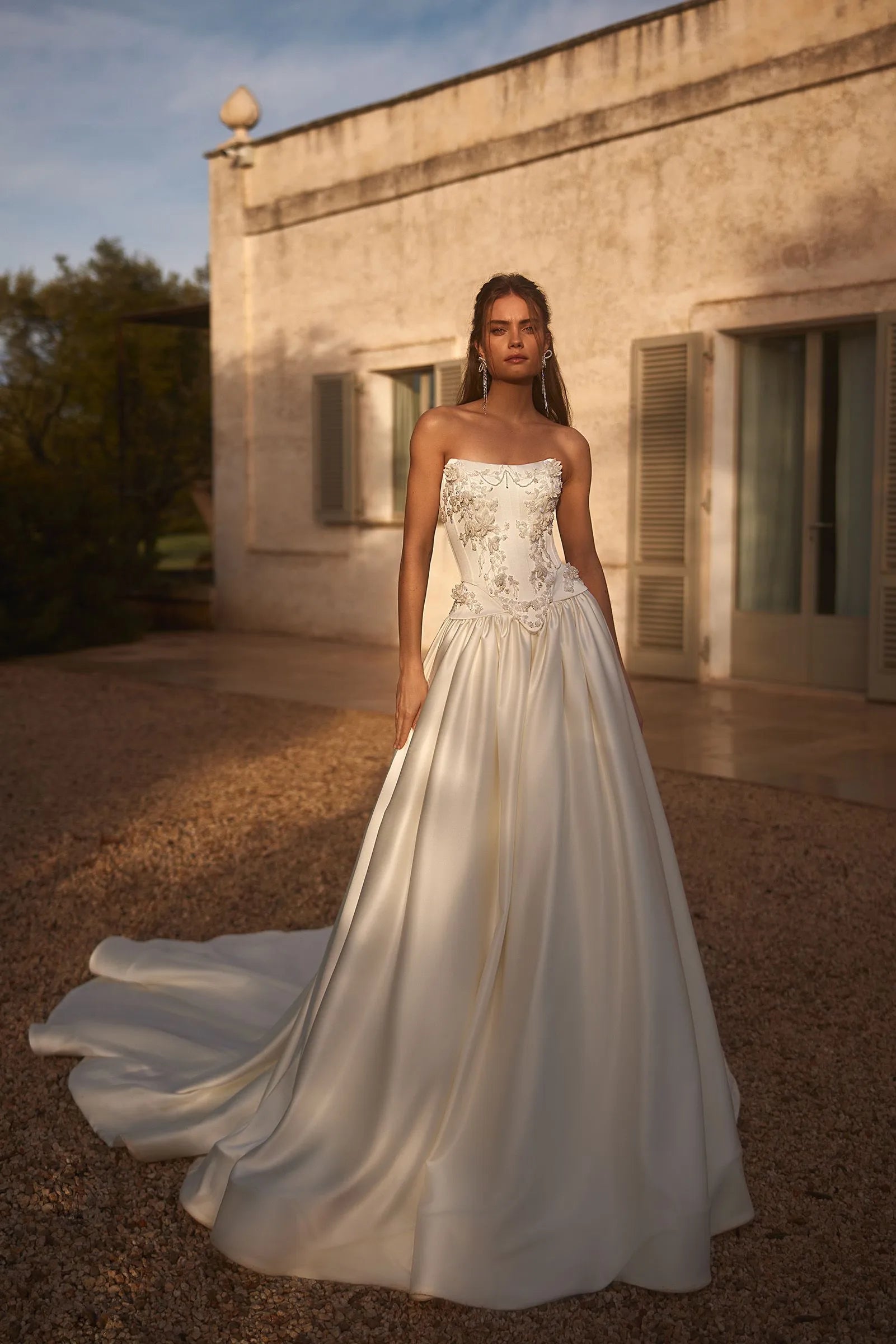 Graceful Strapless With Corset Bride Robe Shiny Sequins Beads Wedding Dress Bridal Gown