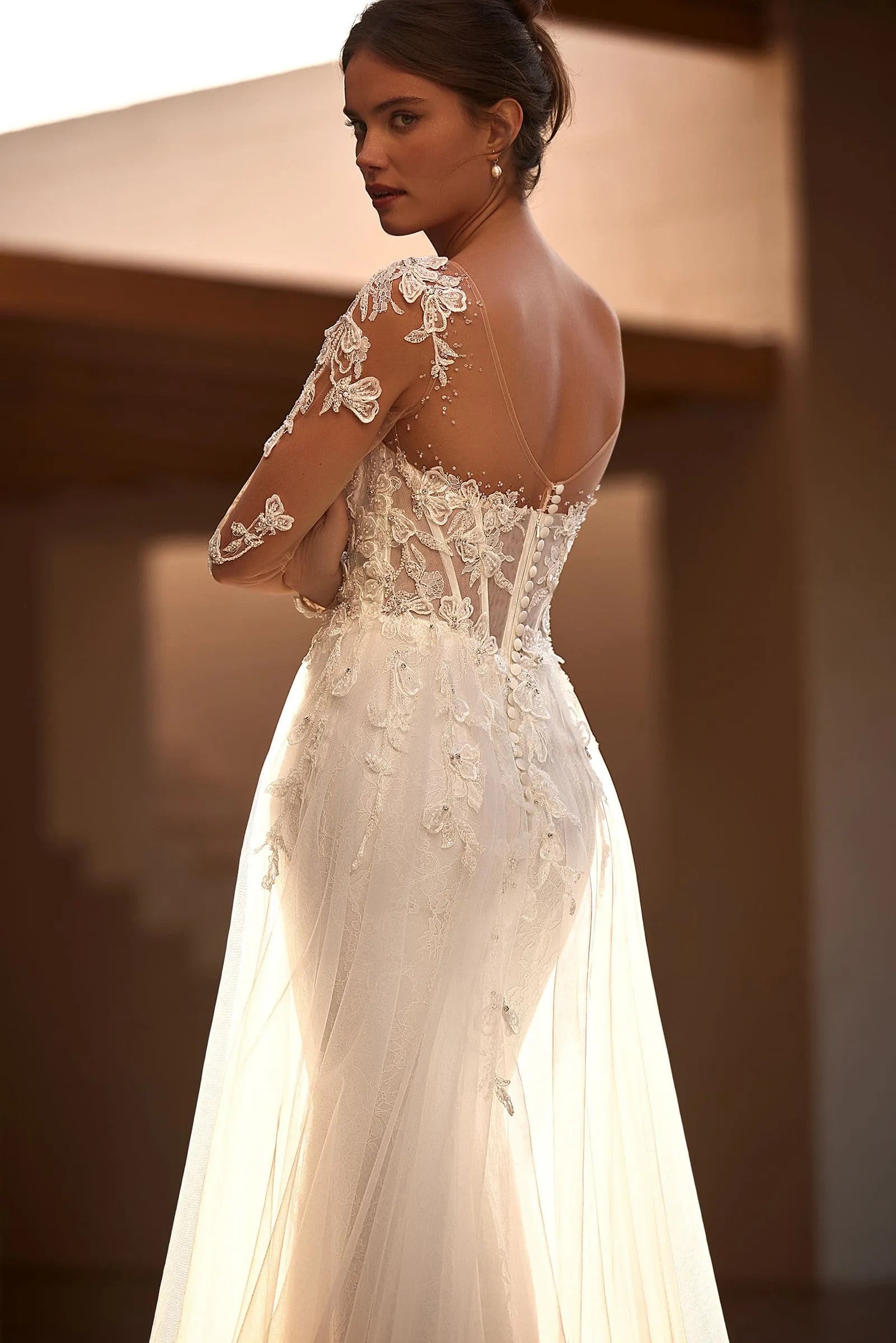 Romantic Appliques Wedding Dresses Custom Made Long Sleeve Dress For Bride Cut Out Shiny Bridal Gown