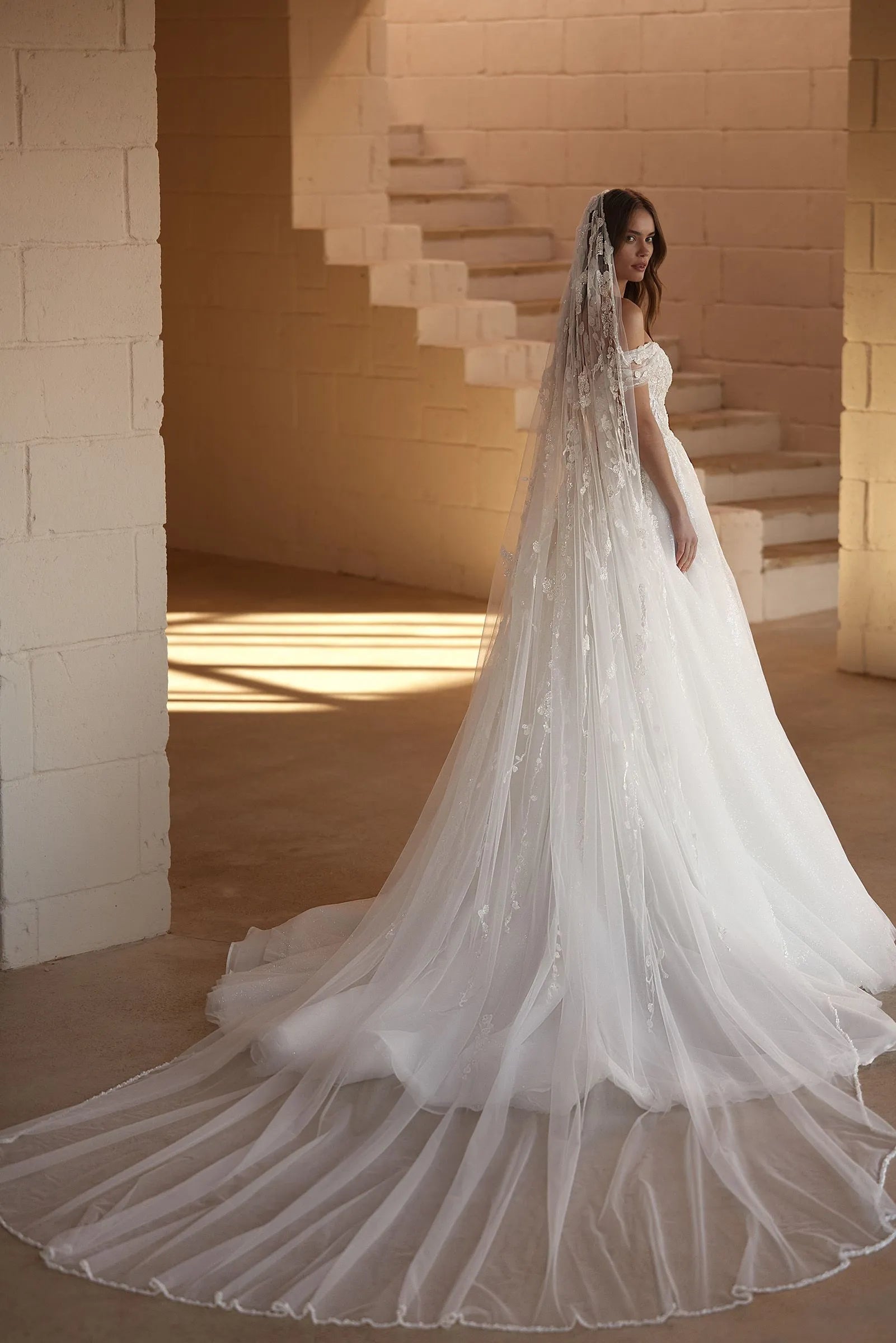 Romantic Sequin Ball Gown Wedding Dress for Women Off the Shoulder StrapLess Lace Appliques Vestidos De Novia