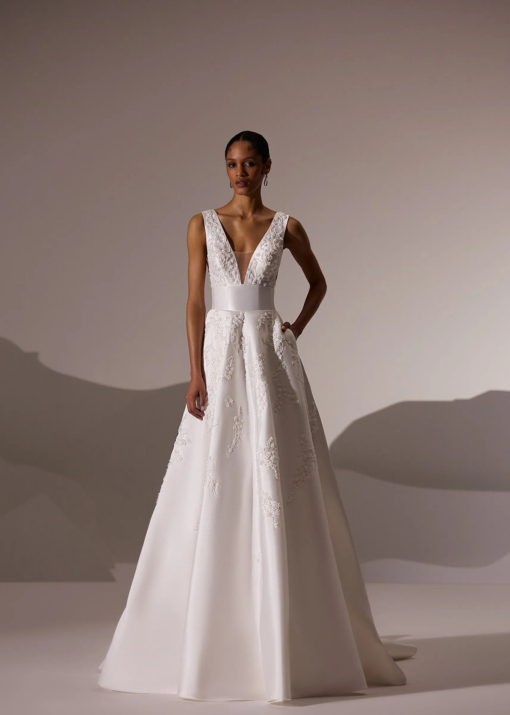 V-neck Sleeveless Wedding Dress Open Back customized Princess Bride Gown
