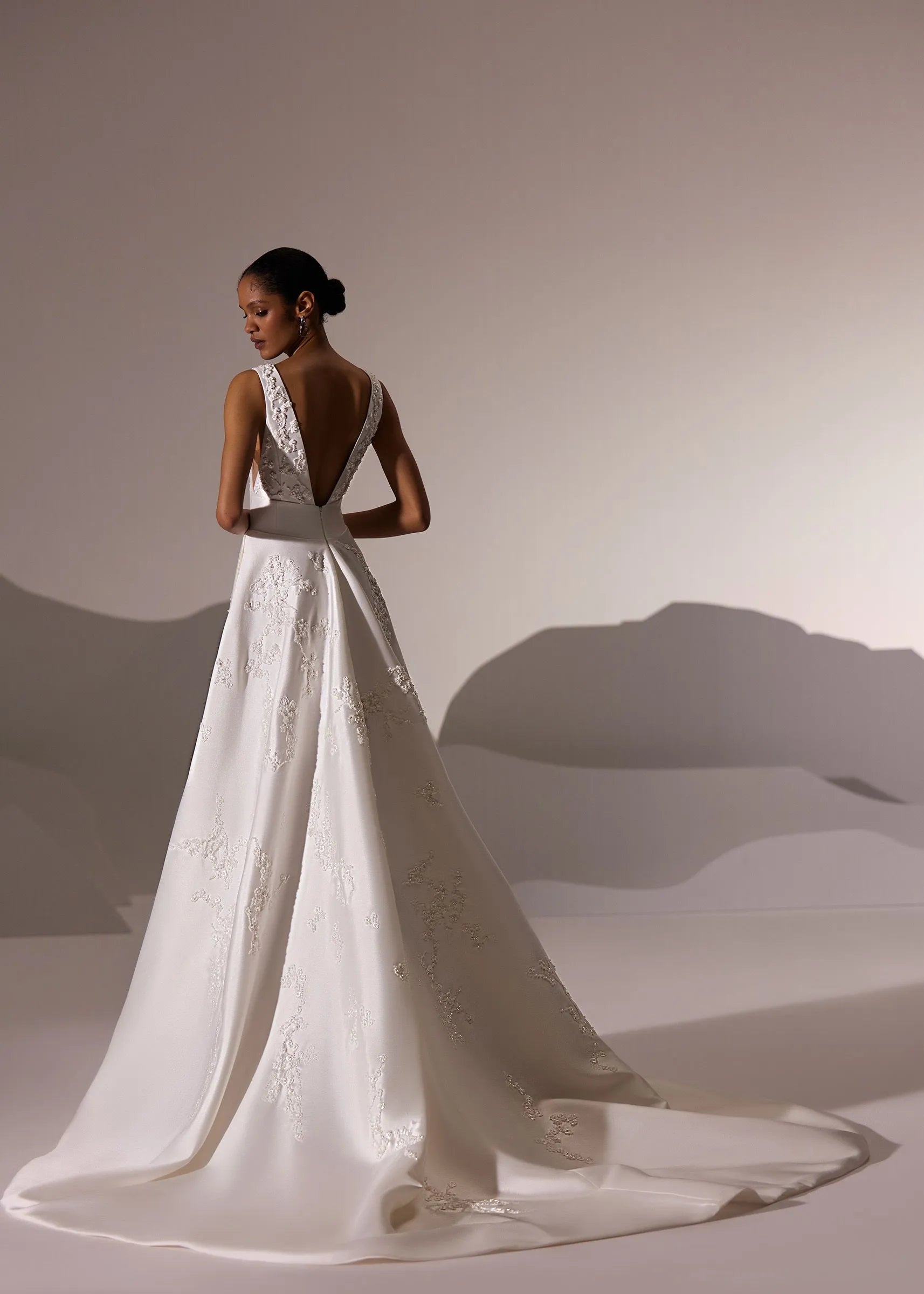 V-neck Sleeveless Wedding Dress Open Back customized Princess Bride Gown