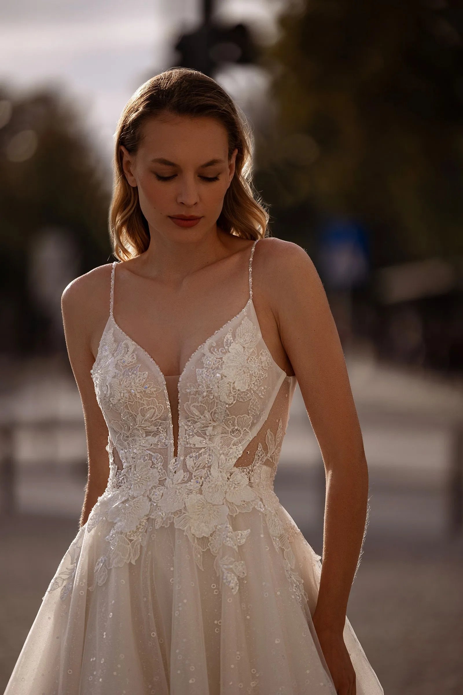 Romantic Sweetheart Backless Appliques A-Line Wedding Dress Luxury Spaghetti Straps Princess Bride Gown
