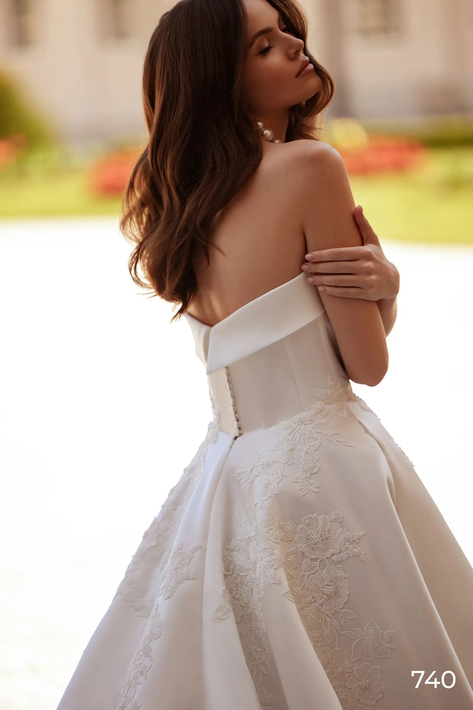 Sexy Strapless Sequin Decal Wedding Dress A-line Sleeveless Satin Bride Dress