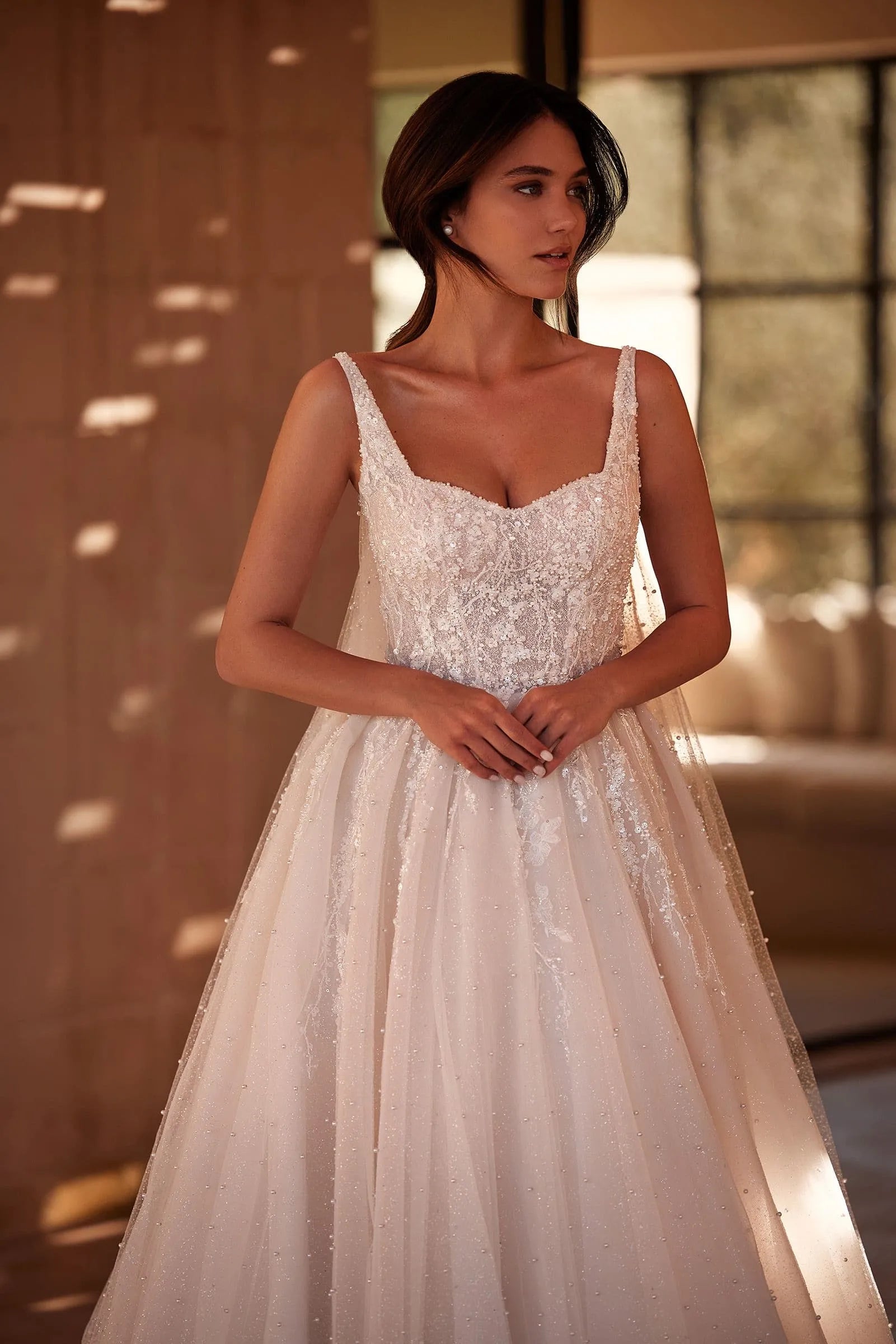 Elegant Wide Straps Sequined Applique Boat Neck Princess A Line Wedding Dresses Formal Bridal Grown