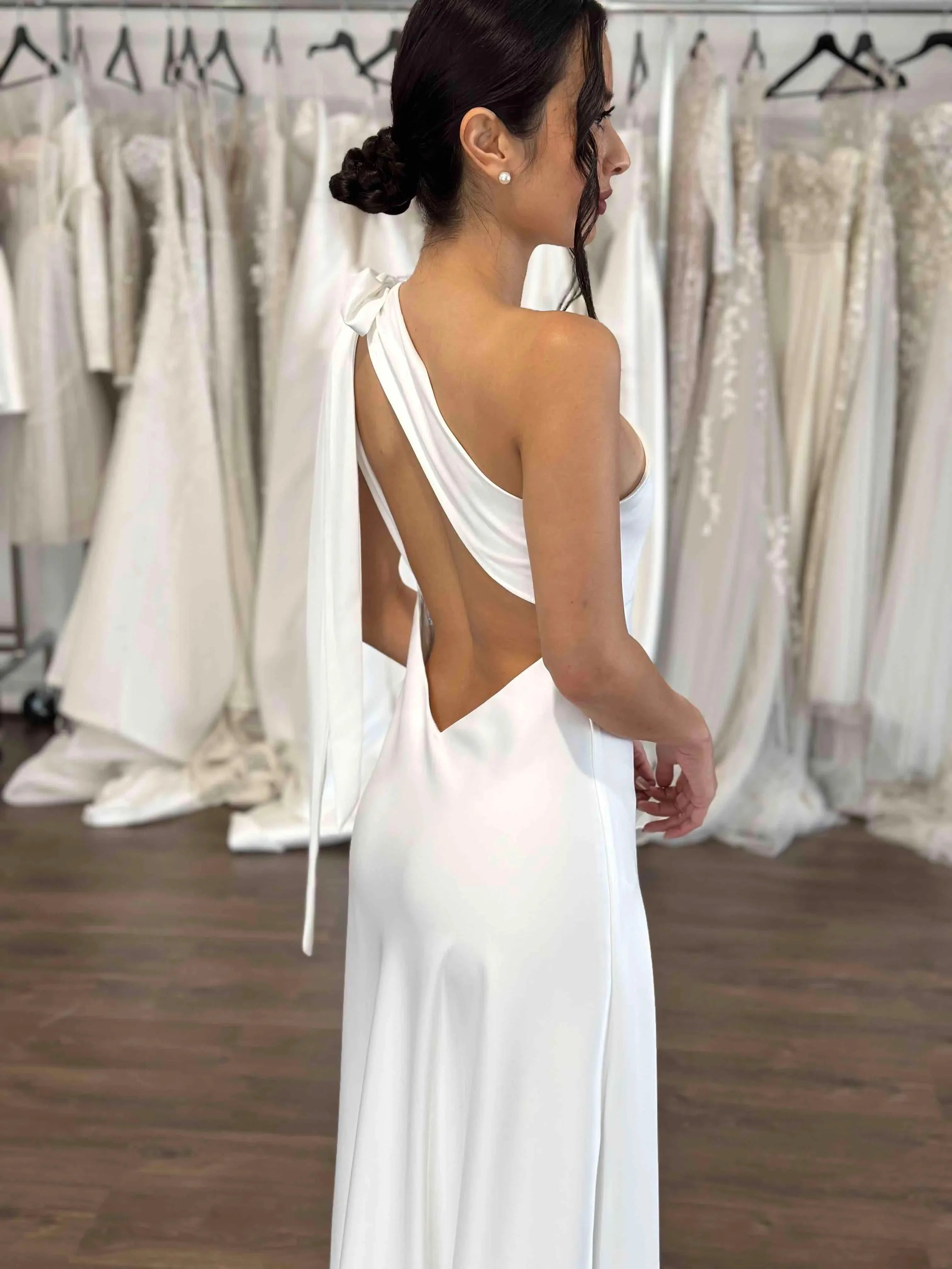 One-shoulder neckline with Side Skirt split Wedding Dress Court Train Dress Bridal Gown Vestido De Novia Satin Skirt Bow