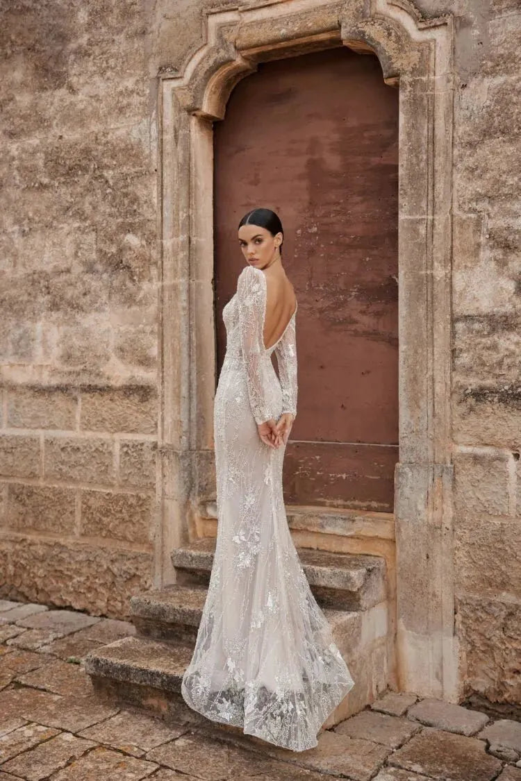 Romantic Long-Sleeve Mermaid Wedding Dress – V-Neck Design with Pearl Embellishments and a Natural Waistline for an Elegant Bridal Look