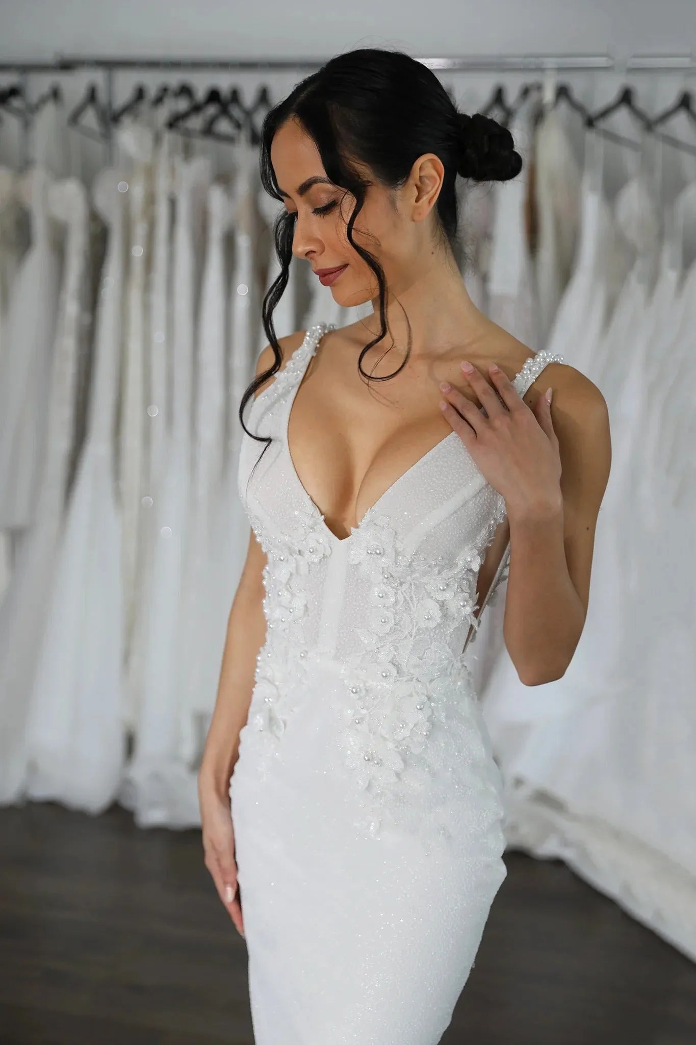 Glittery Tulle with Low U-Back Wedding Dress Bow Court Train Dress Bridal Gown Satin Skirt Vestido De Novia