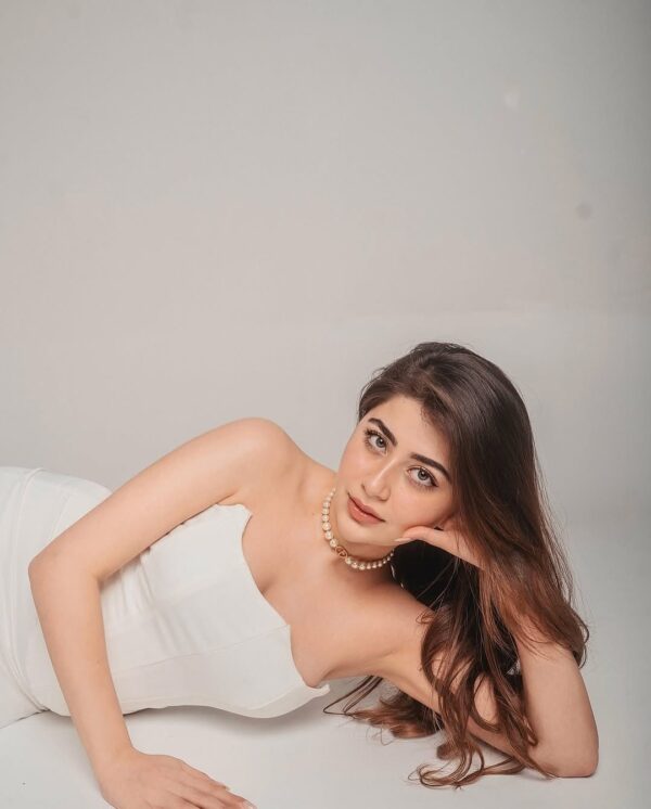 Aditi Bhatia X Miakee ��� Cameron