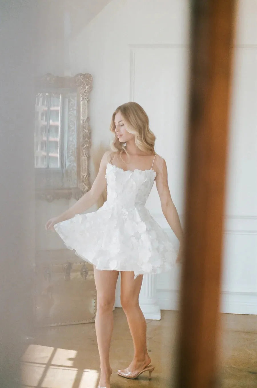 3D White Petals Bridal Gown Vestido De Novia Train Simple Dress Wedding Dress Satin Bow Court