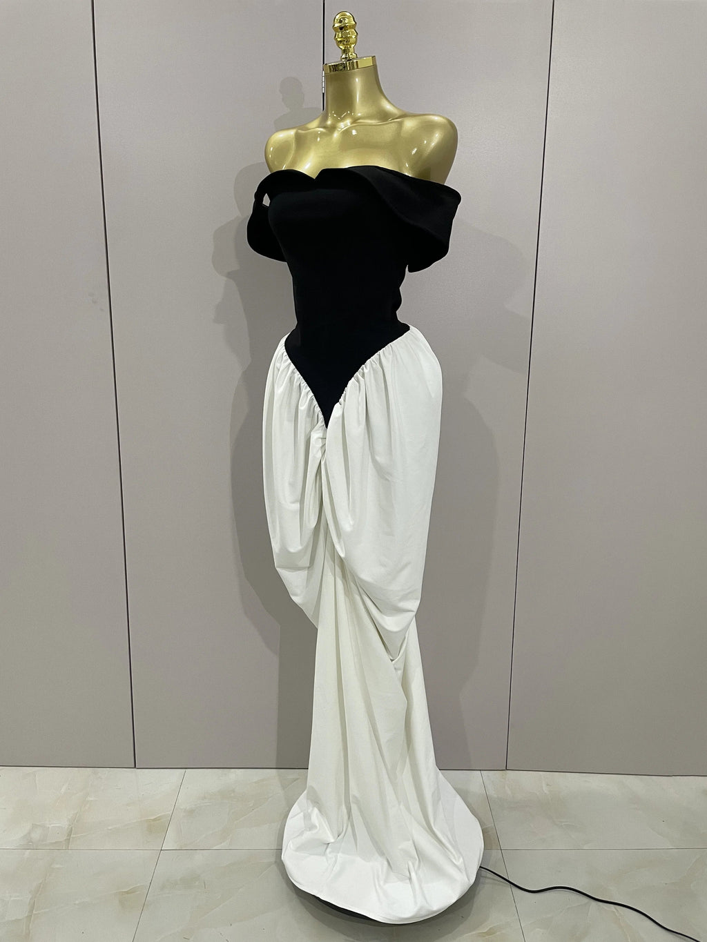 Sexy V Neck off-The-Shoulder Black And White Splicing Mermaid Floor-length dress  Women Formal Evening Birthday Party Dress