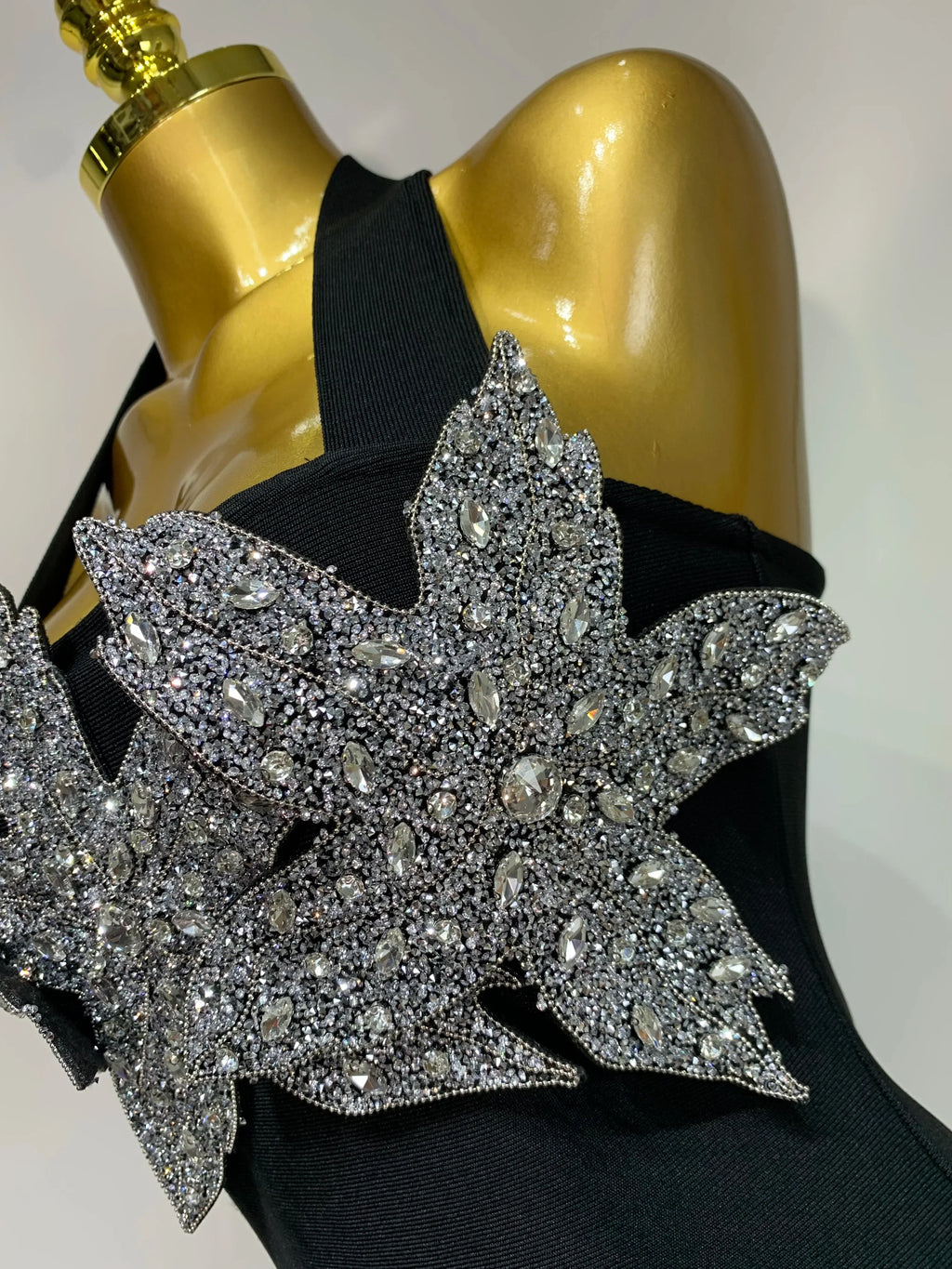 Women Sexy Sleeveless Halter Backless Shiny Diamond Flower Bodycon Bandage Dress Celebirty Elegant Evening Party Birthday Dress