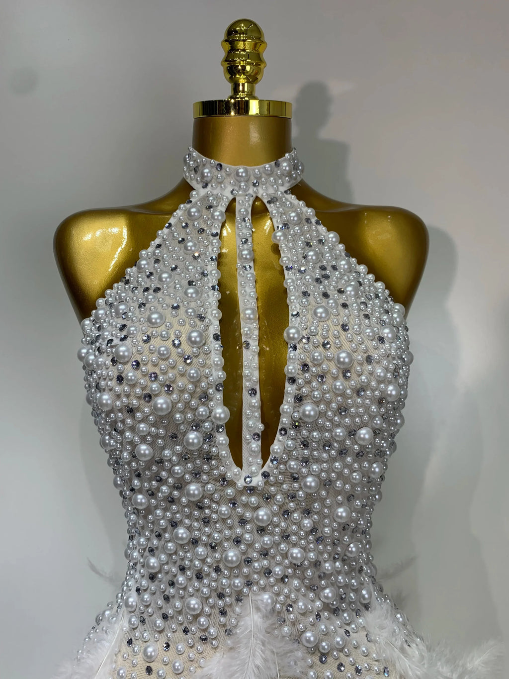 Sexy Halter Backless Feather Pearl Short Party Dress Women Luxury Rhinestone Celebrate Birthday Outfit Performance Dance Costume