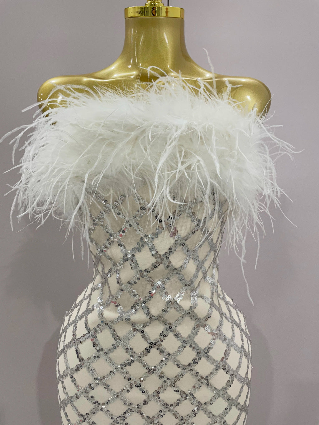 Shinning White Feathers Sequins Straples Bodycon Dress Women Fashion Celebrate Luxury Birthday Party Cocktail Dress