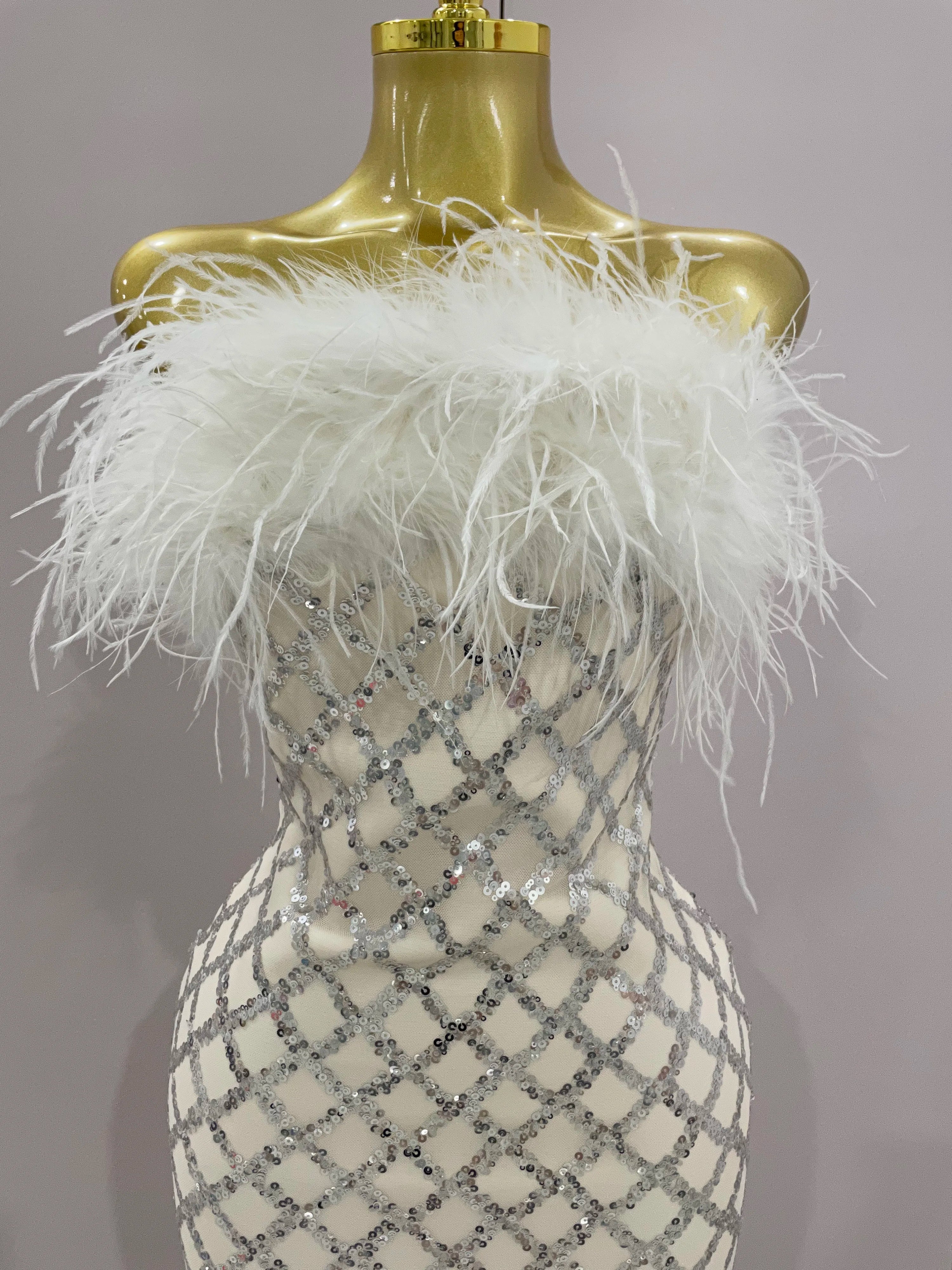 Shinning White Feathers Sequins Straples Bodycon Dress Women Fashion Celebrate Luxury Birthday Party Cocktail Dress