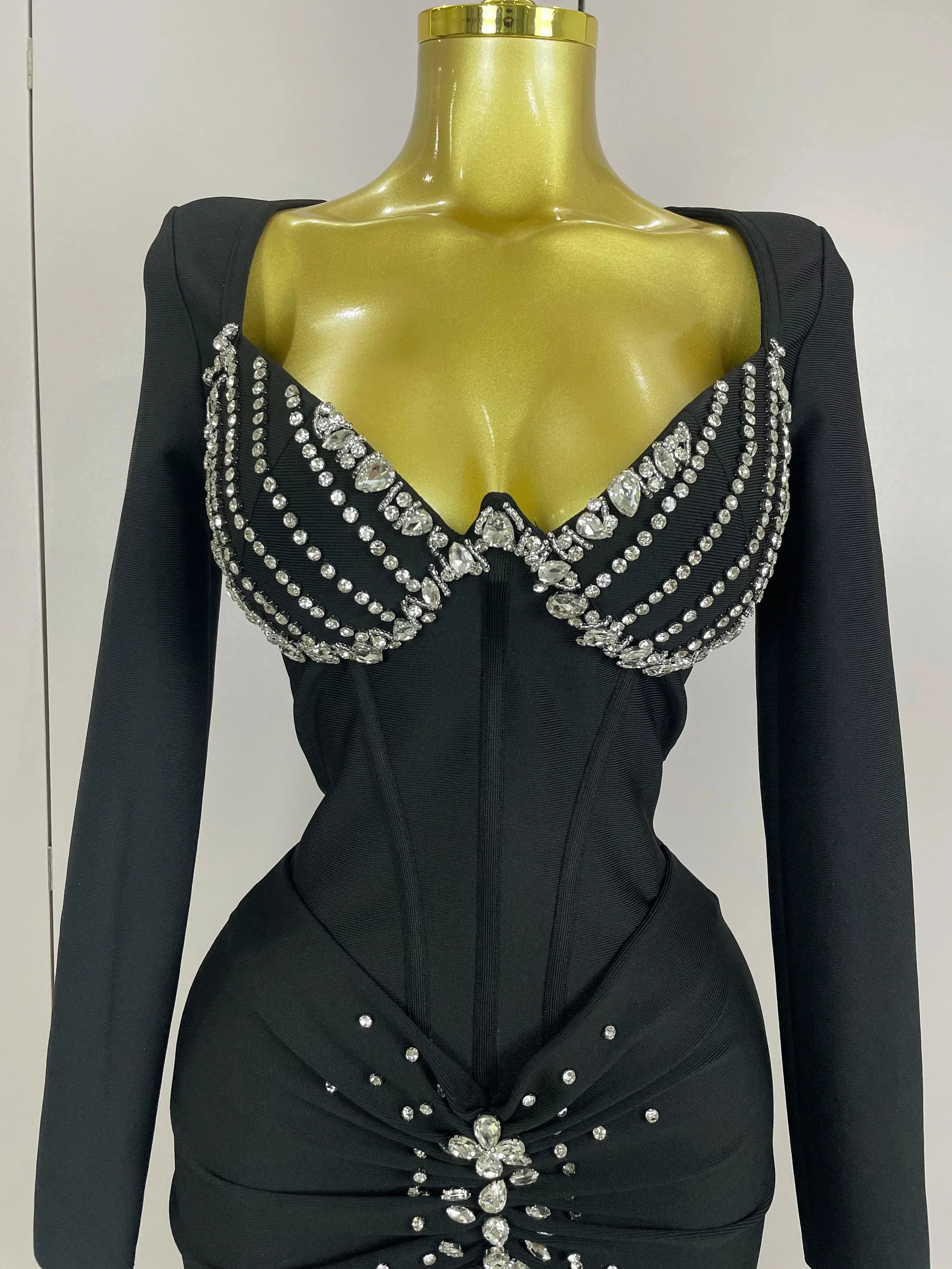 Sexy Luxury Sparkly Beading Bandage Long Sleeve Bodycon Dress    Women Celebrity Party Elegant Evening Club Pary Dresses