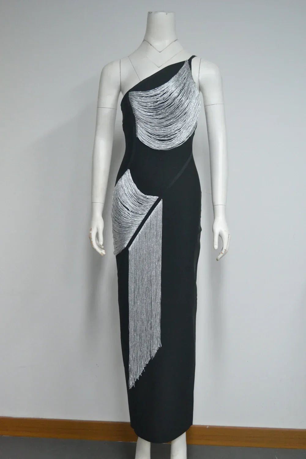 Arrival Women Sexy Halter Off the Shoulder Silver Tassels Bodycon Long Bandage Dress Evening Party Celebrate Cocktail Wear