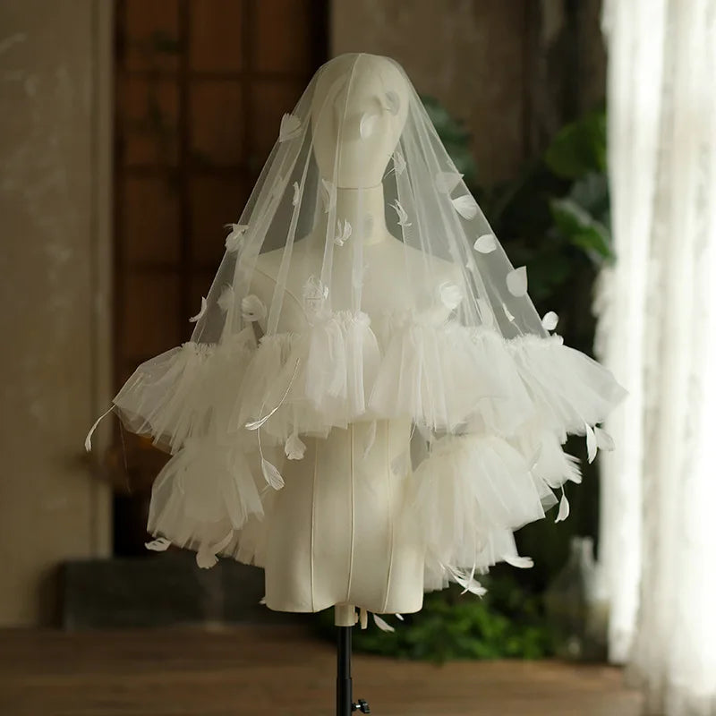 Feather Bridal Veil Short White Wedding Veils For Brides Evening Dinner Party Dress Women Girl Gifts Hair Accessories Jewelry a