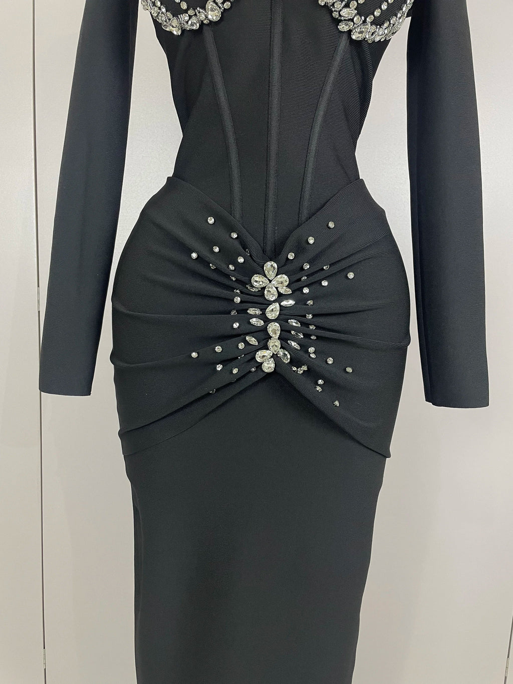 Sexy Luxury Sparkly Beading Bandage Long Sleeve Bodycon Dress    Women Celebrity Party Elegant Evening Club Pary Dresses