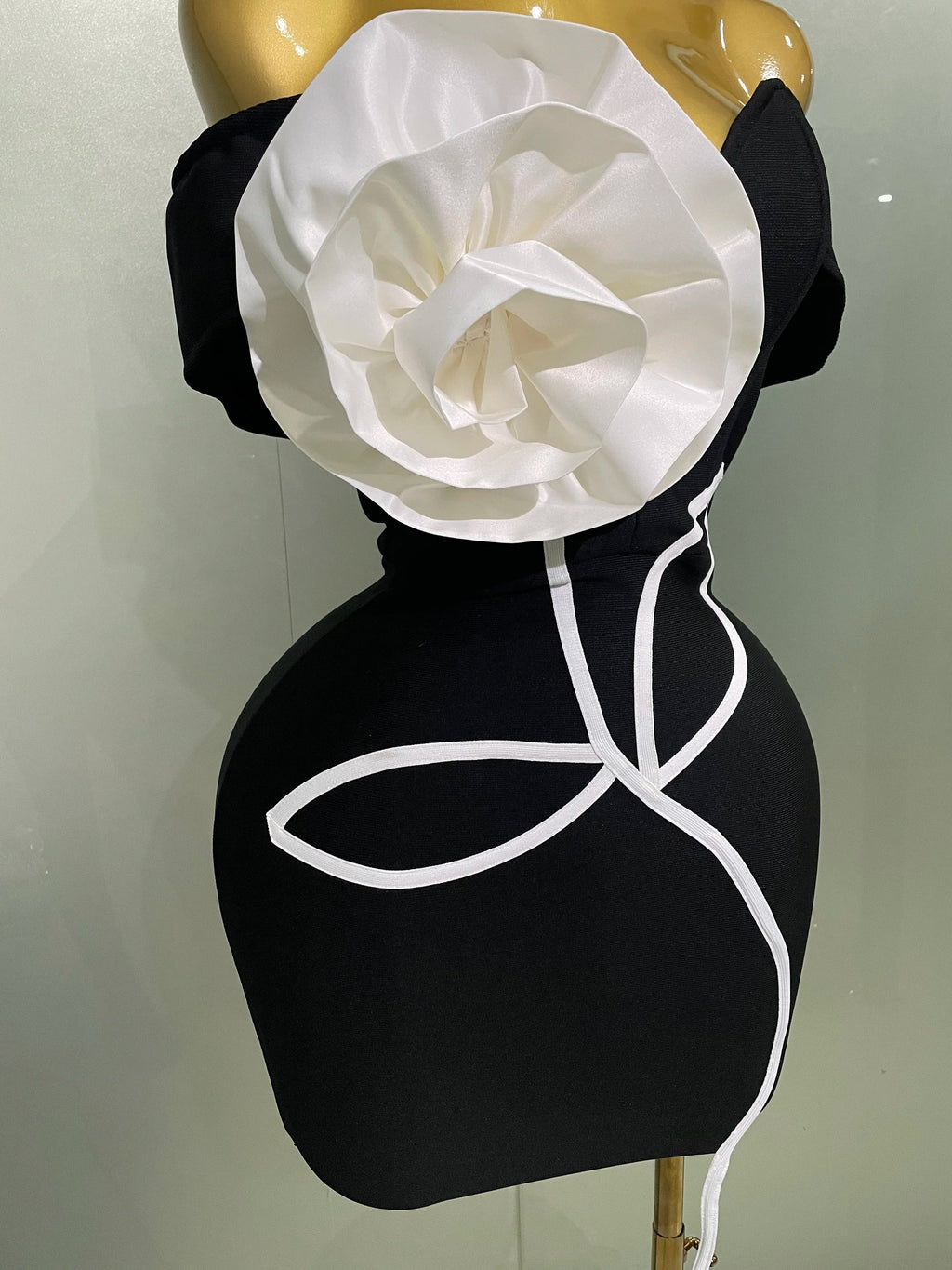 Women  Sexy Off Shoulder White Flower Black Mini Bodycon Bandage Dress Luxury Celebrity Evening Club Elegant Party Gowns
