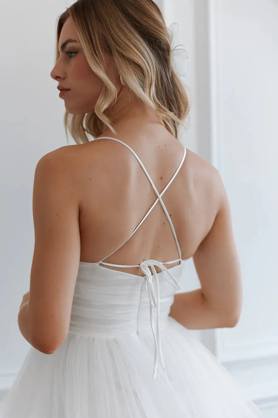Layers of Tulle with Criss-cross Back Wedding Dress Train Dress Satin Bow Court Bridal Gown Vestido De Novia Simple Skirt