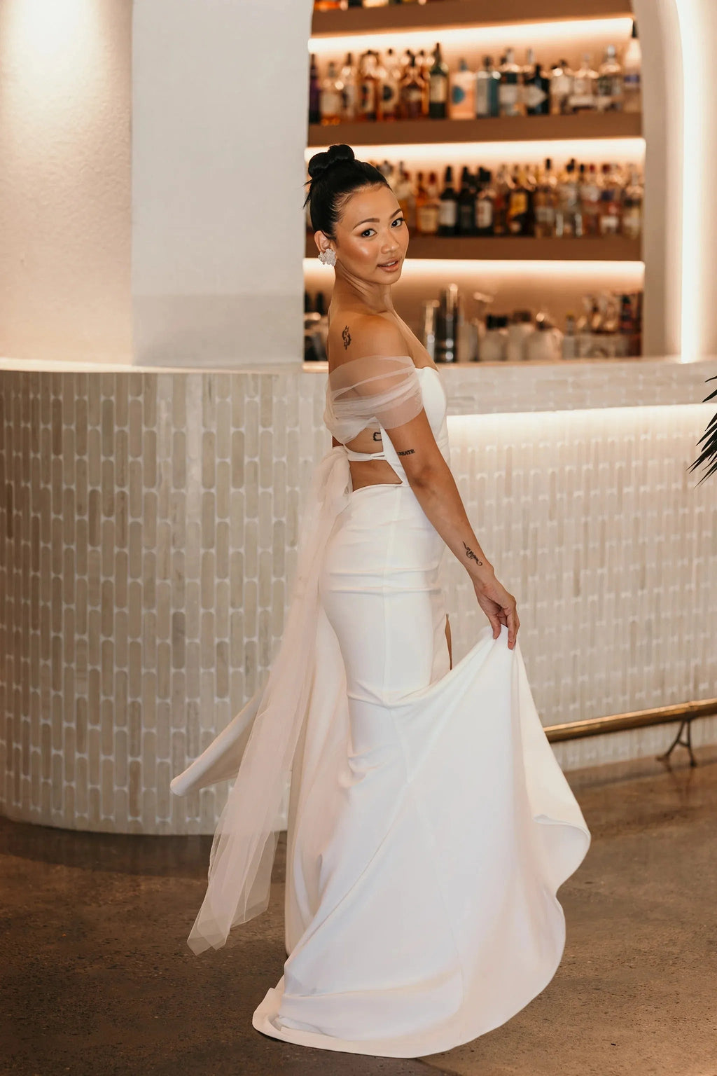 Romantic Bow Back with Extended Train Tails Wedding Dress Satin Bridal Gown Skirt Vestido De Novia Bow Court Train Dress