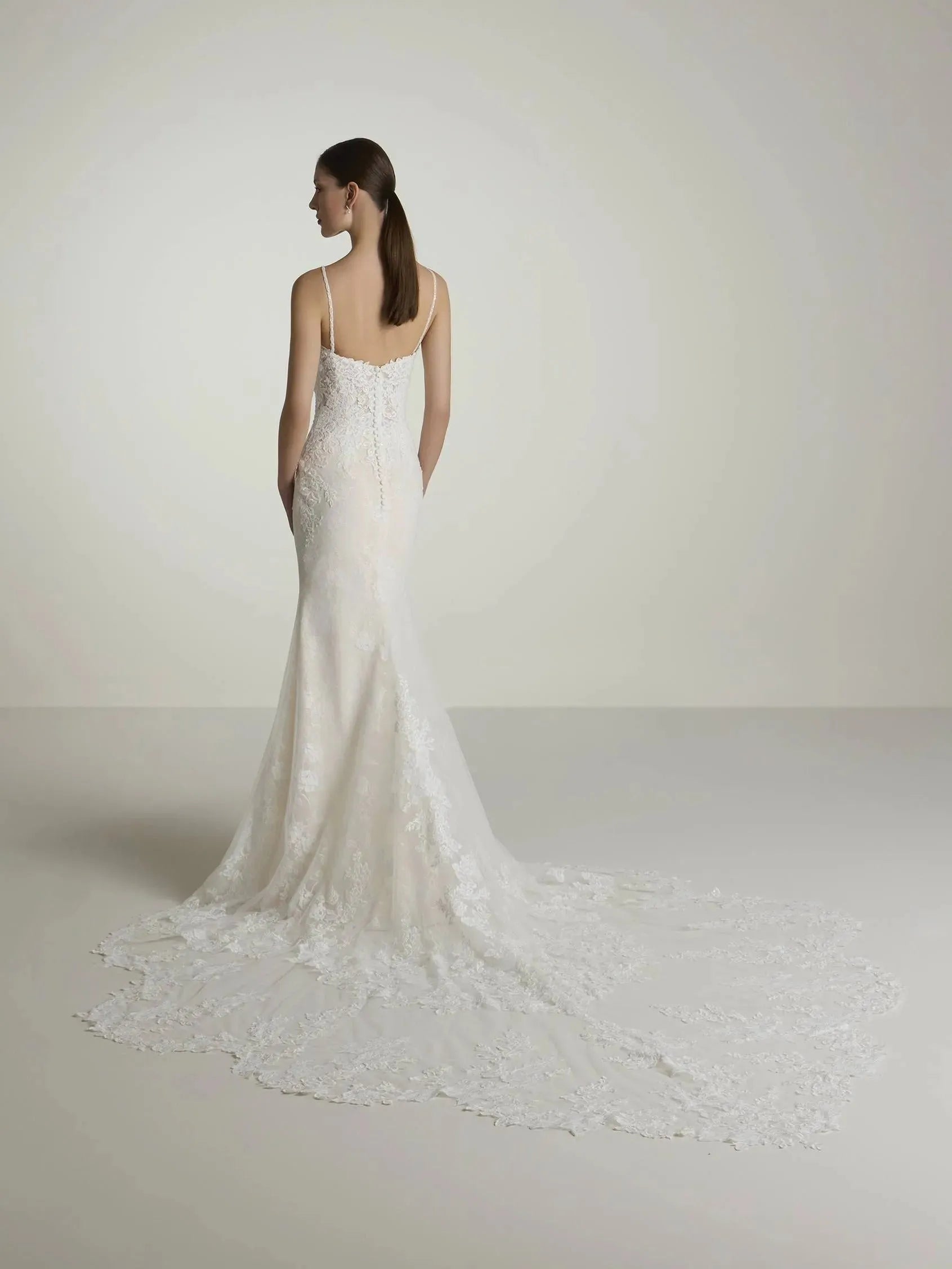 Mermaid Wedding Dress with Sweetheart Neckline with Straps and Low Back in Tulle Satin Modern Princess Vestido De Novia Bow Satin Court Train Sleeves Bridal Gowns White