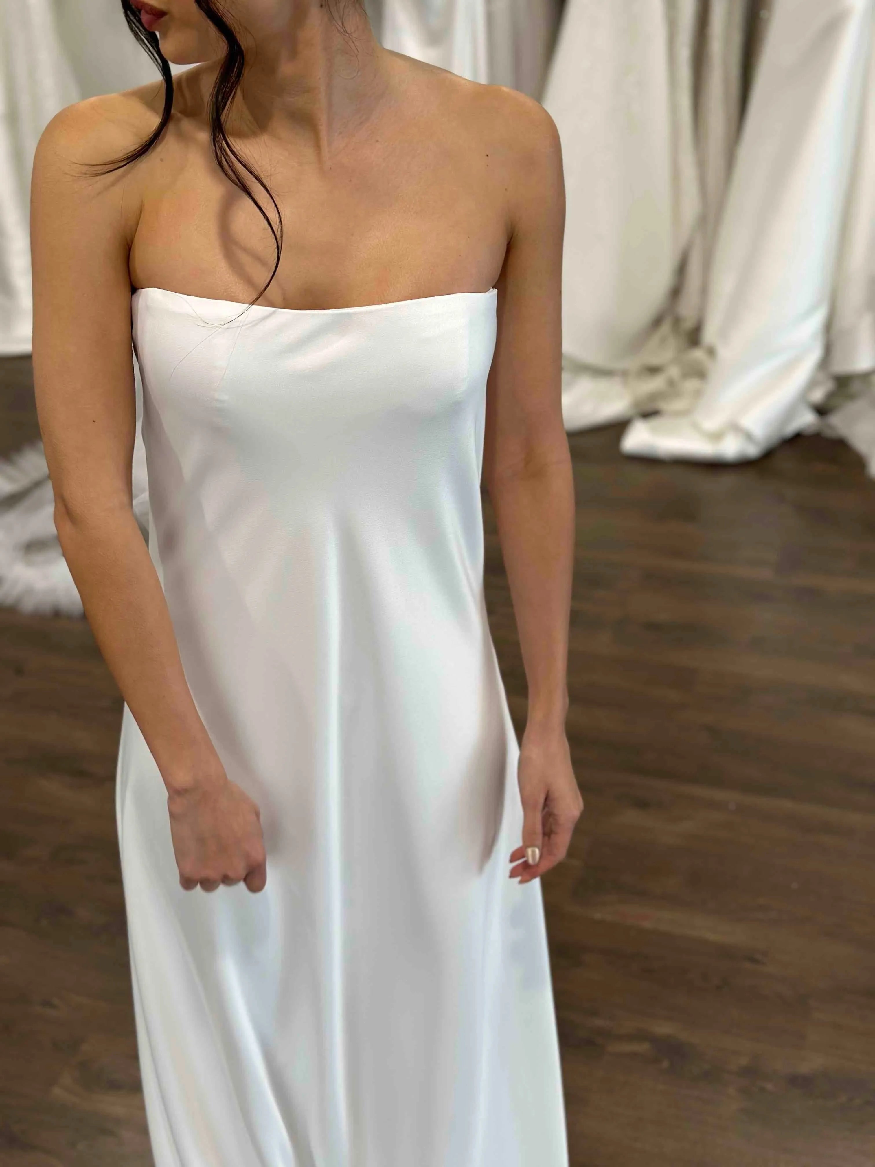 Simple Strapless Straight Neckline Wedding Dress Vestido De Novia Satin Skirt Bow Court Train Dress Bridal Gown