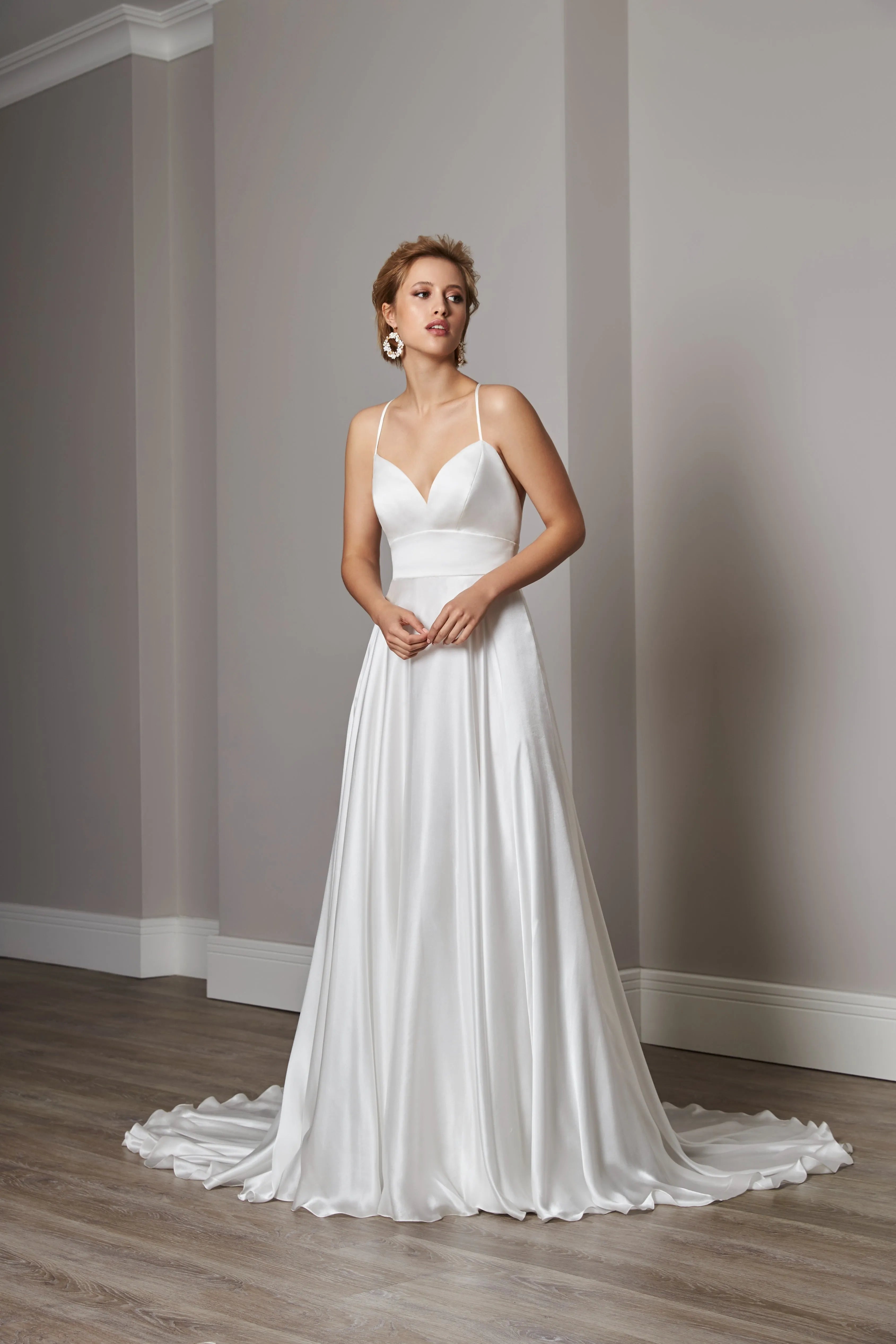 Spaghetti Straps Wedding Dress White Simple Modern Court Train Bridal Gown Princess Vestido De Novia Satin Bow Sleeveless Mermaid