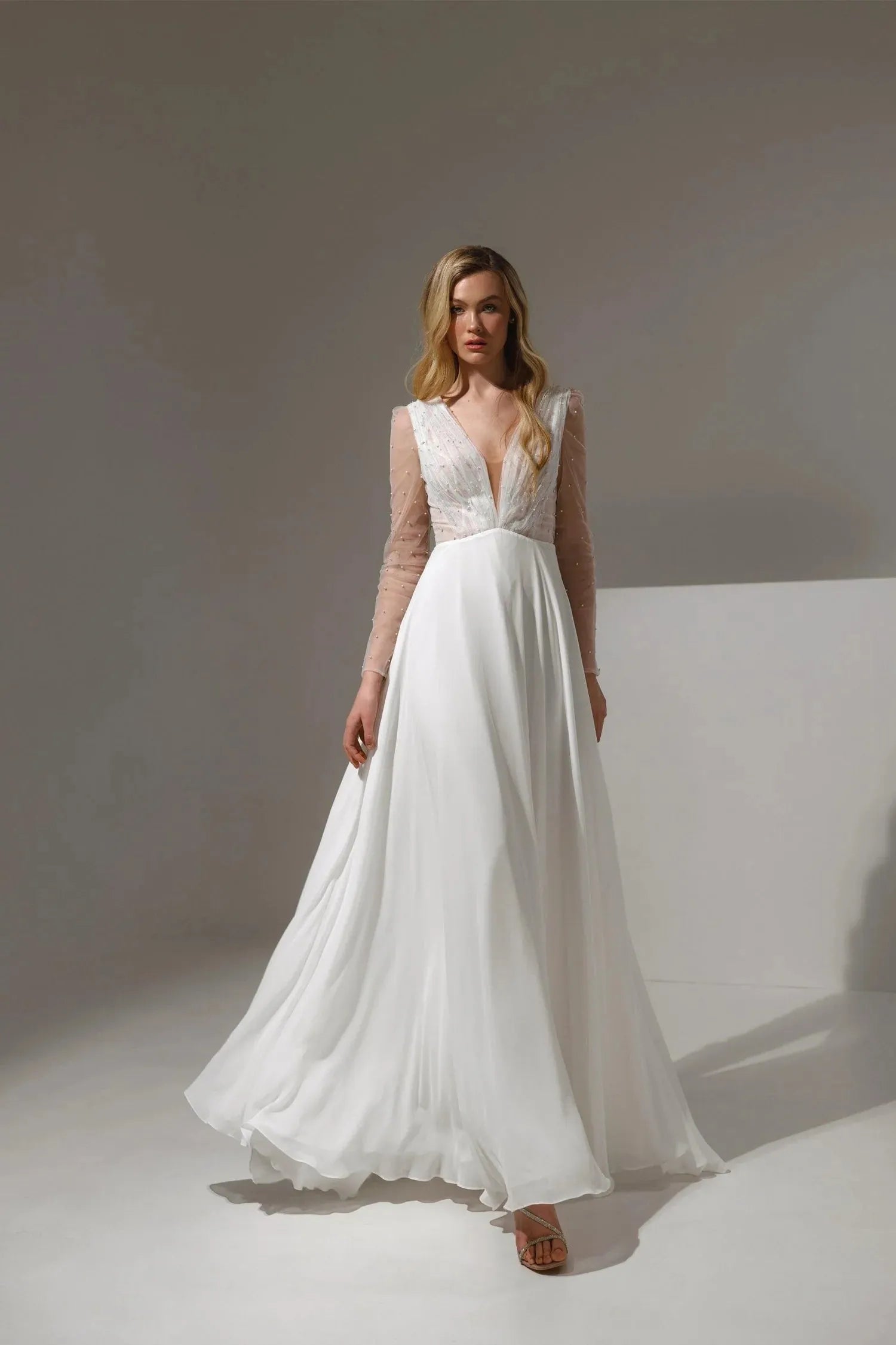 Bohemia Wedding Dresses Deep V-Neck A-Line High Waist Pleats Bridal Gowns Long Sleeves Backless Bride Dress