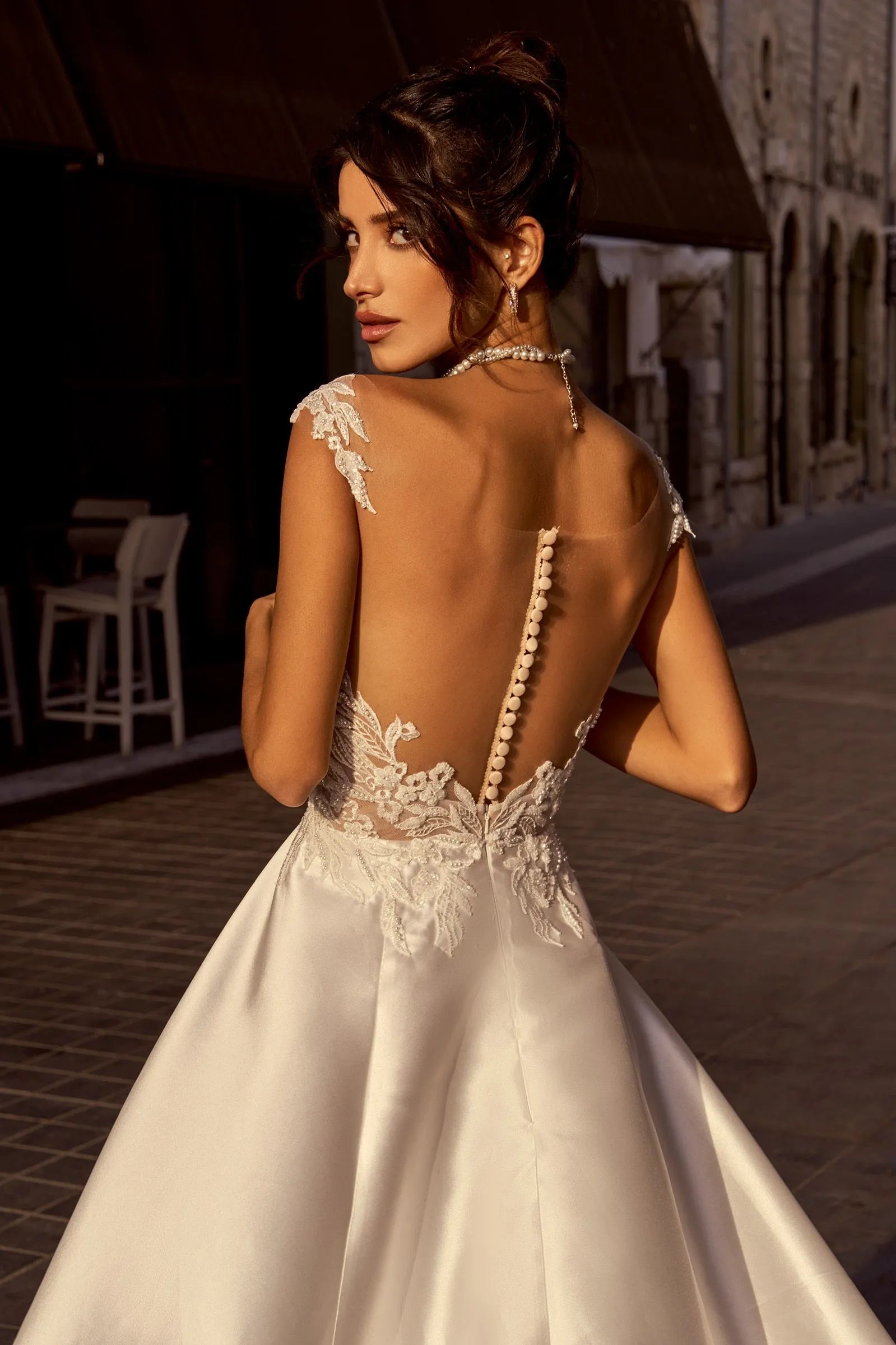 Elegant V-Neck Sleeveless Wedding Dresses Elegant Satin Fabric Bridal Gowns