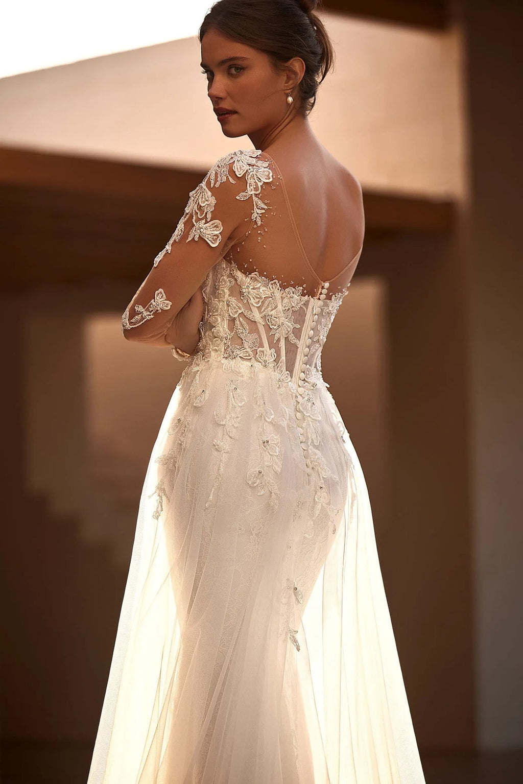 Romantic Appliques Wedding Dresses Custom Made Long Sleeve Dress For Bride Cut Out Shiny Bridal Gown