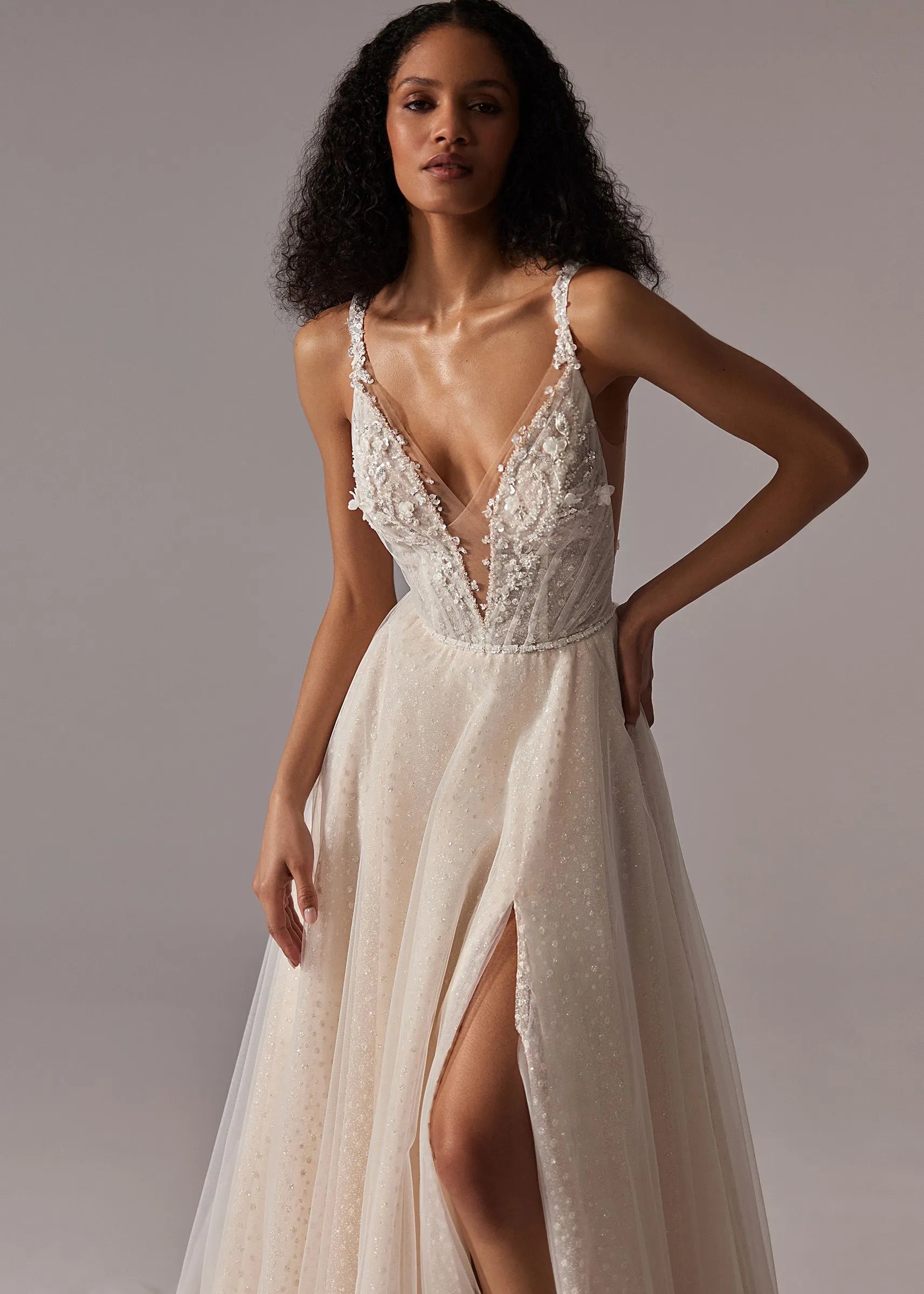 Woman Wedding Dress Sexy Deep V Neck Sleeveles Soft Tulle A Line Bridal Gown High Slit Bride Dresses
