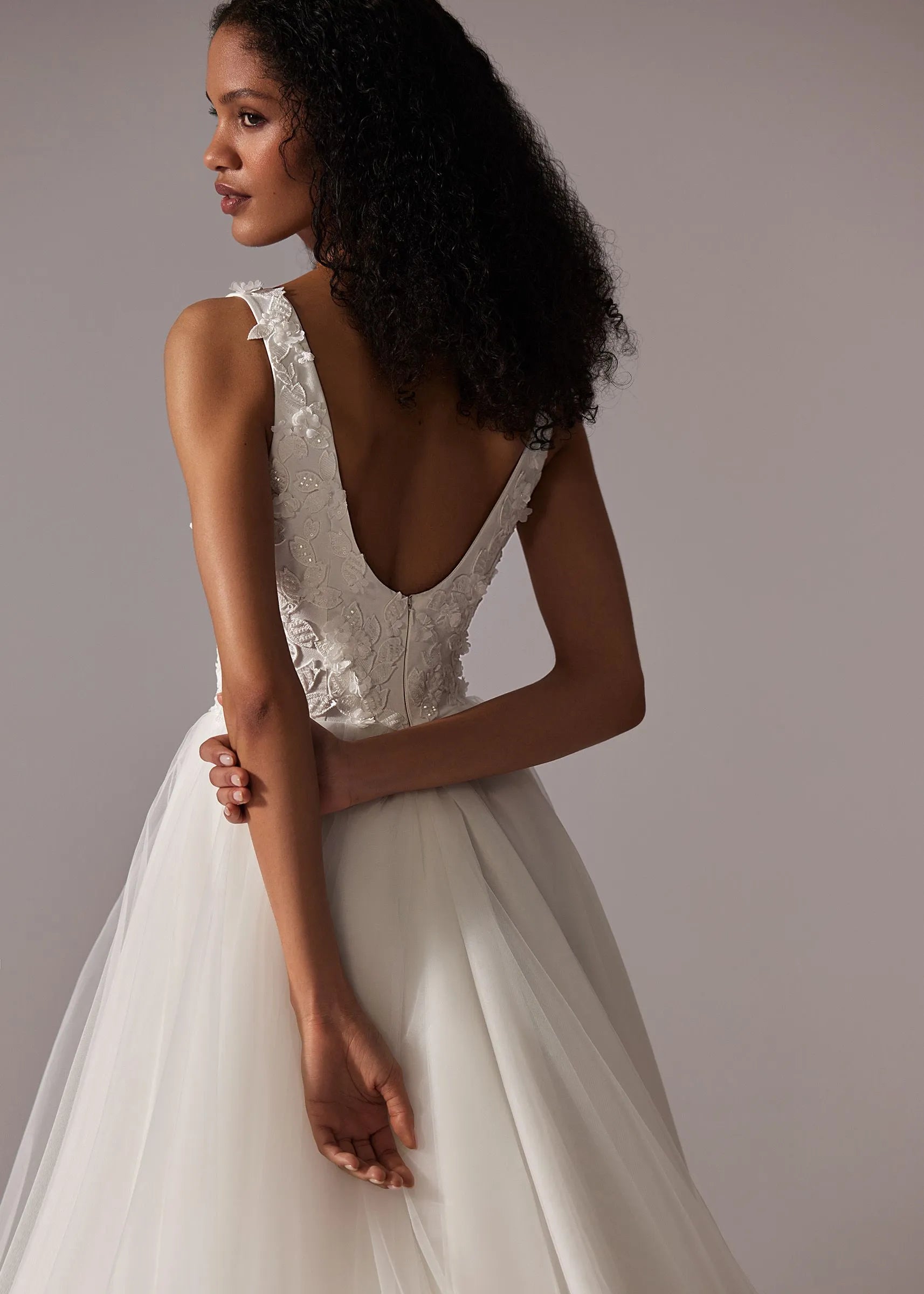 Woman Wedding Dress Sexy Deep V Neck Sleeveless Little Flower Applique Soft Tulle A Line Bridal Gown High Slit Bride Dresses