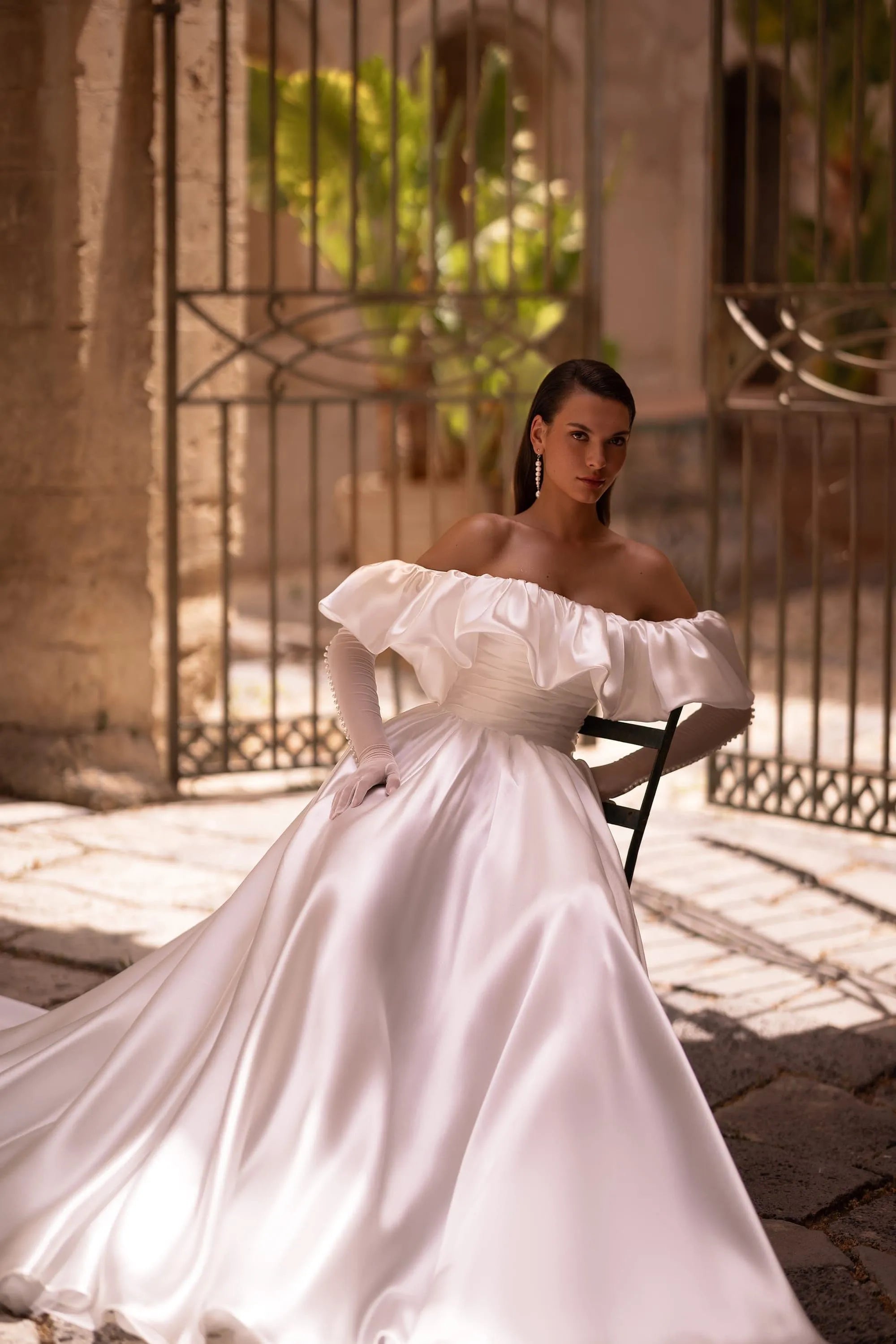 Ball Gown Wedding Dress Elegant Puff Sleeve Bride Dresses Graceful Strapless Satin Wedding Gown Vestidos De Novia