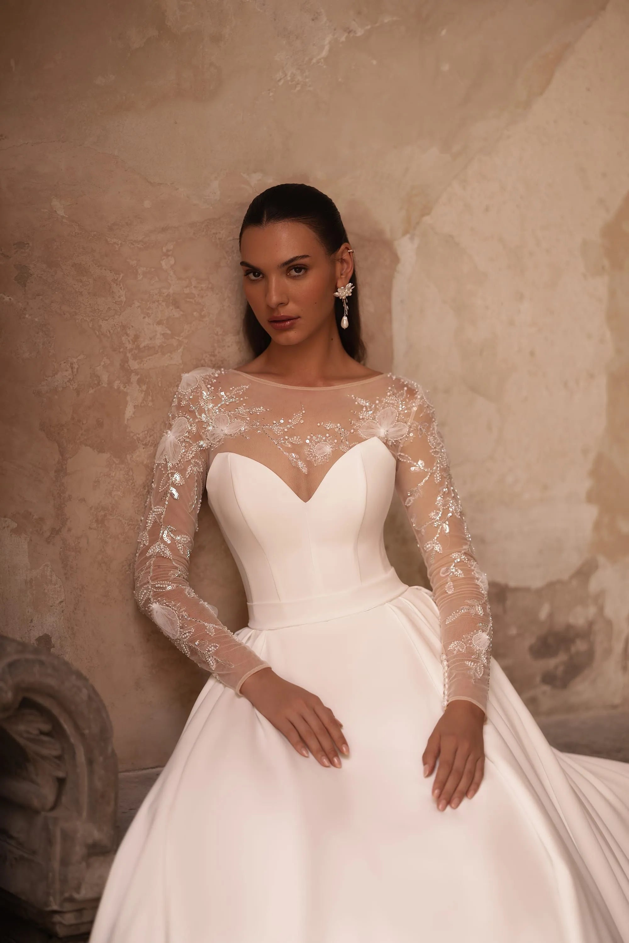 Vintage Satin Wedding Dresses Lace Appliques Glitter Sequins Bridal Gowns