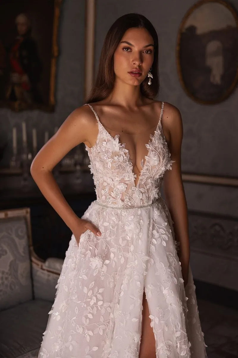 A-Line Wedding Dresses V-Neck Spaghetti Straps Vestido De Novia Lace Appliques Romantic Split Custom Made Bridal Gown