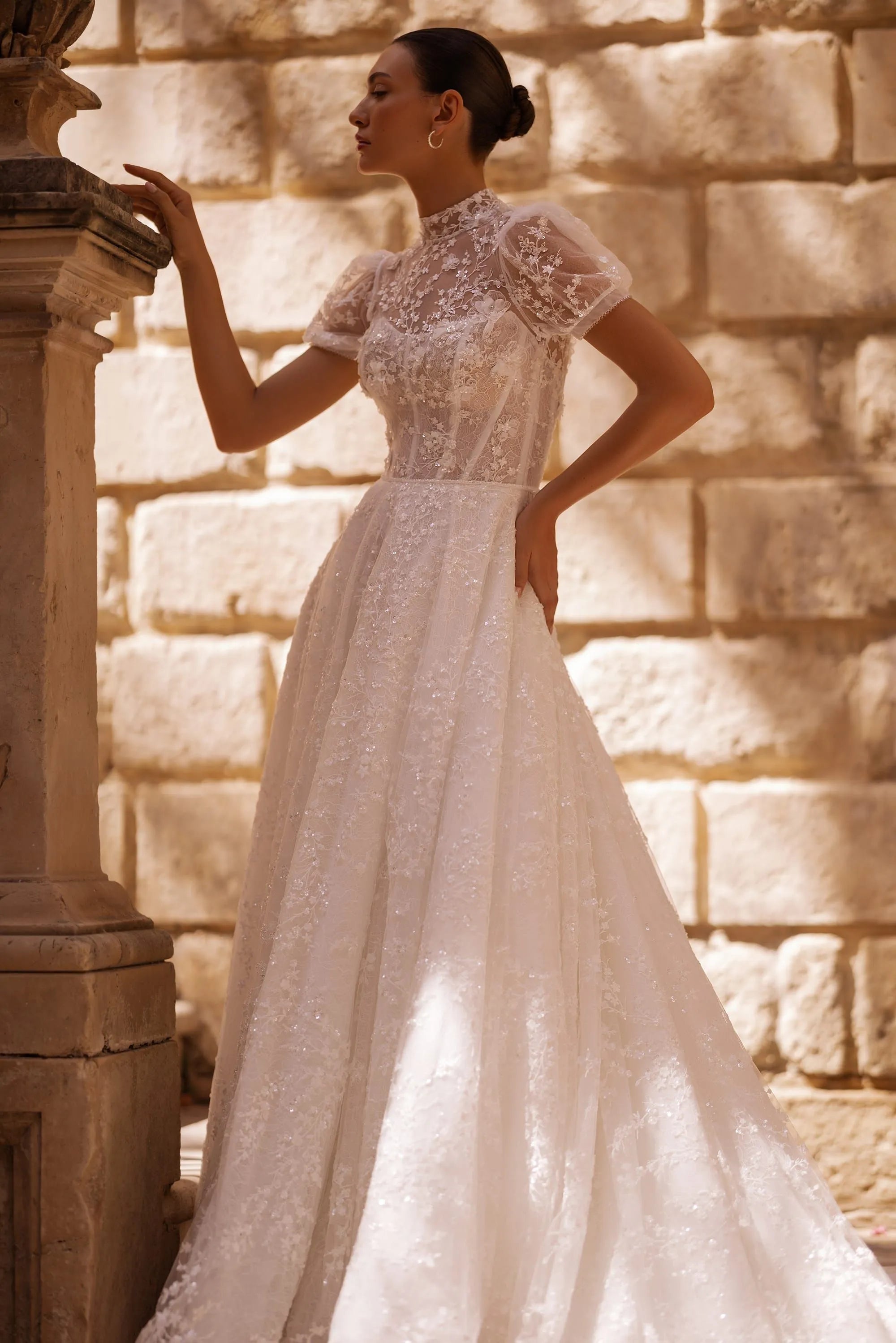 Modest High Collar Puff Sleeve Wedding Dress Lace Appliques Dress For Bride Elegant A-line Bridal Gown