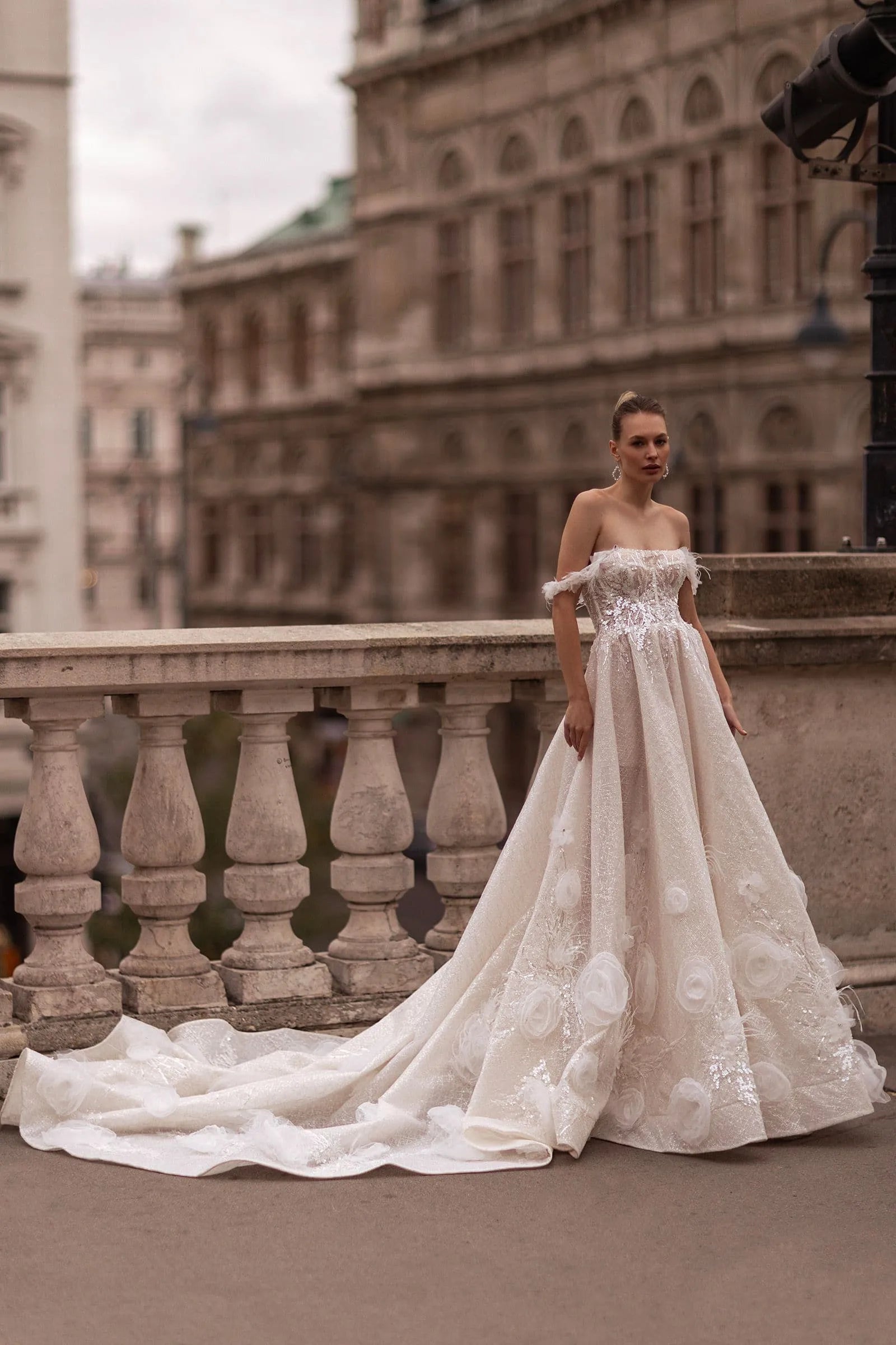 Off Shoulder Wedding Dress Elegant Sweetheart Zipper Ball Gown Lace Appliques Bridal Gown