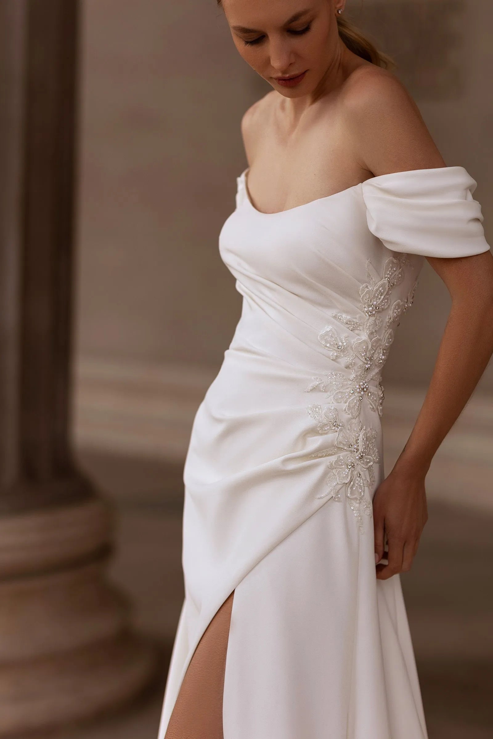 Simple Scoop Neck Wedding Dresses Off The Shoulder Sleeves Side Slit Bridal Grown Floor Length Pleat Zipper Vestidos De Novia