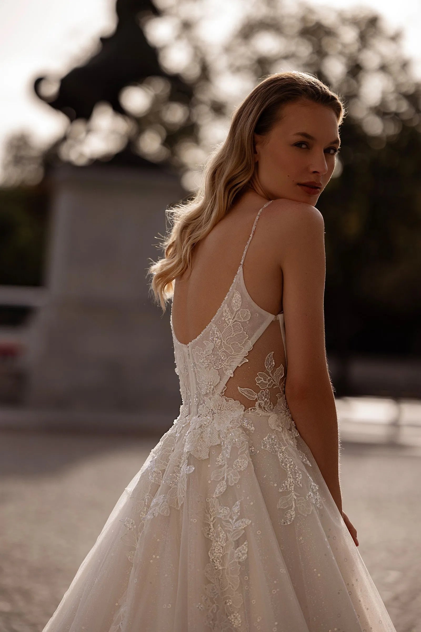 Romantic Sweetheart Backless Appliques A-Line Wedding Dress Luxury Spaghetti Straps Princess Bride Gown
