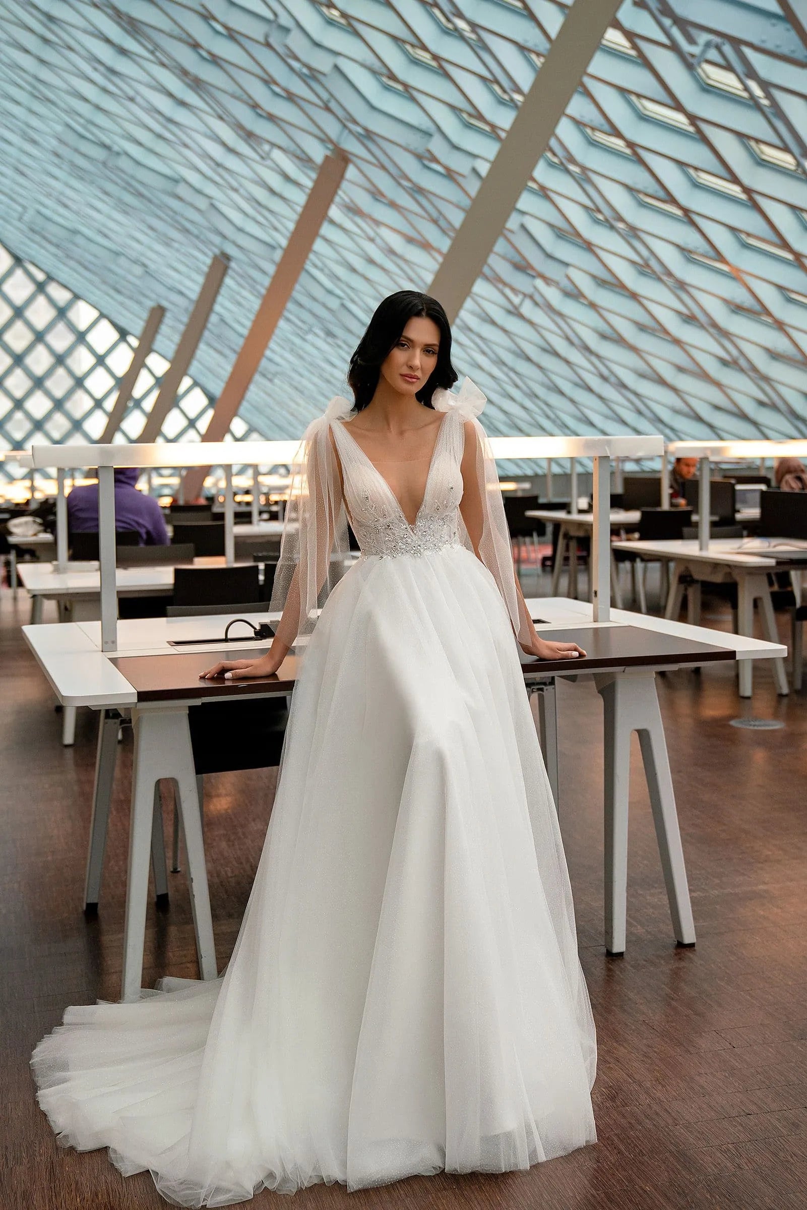 Simple A Line Tulle Wedding Dresses Lace V Neck Sleeveless Bridal Gowns Sexy Backless Customized Vestidos De Mariee