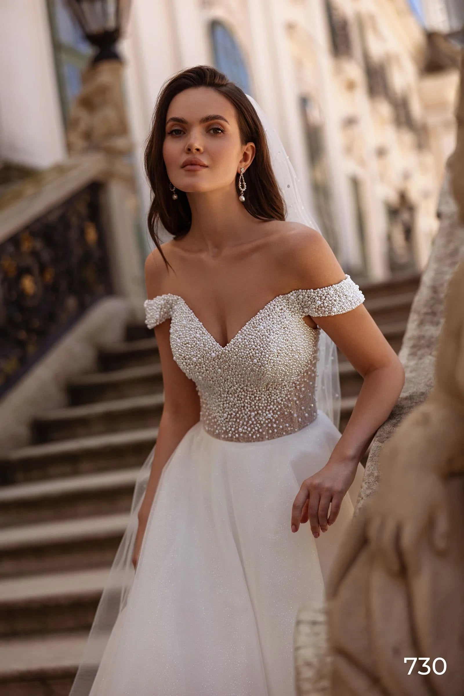 Tulle A-Line Wedding Dress Vestido De Noiva Shining Off the Shoulder Beach Bride Button Bridal Gowns