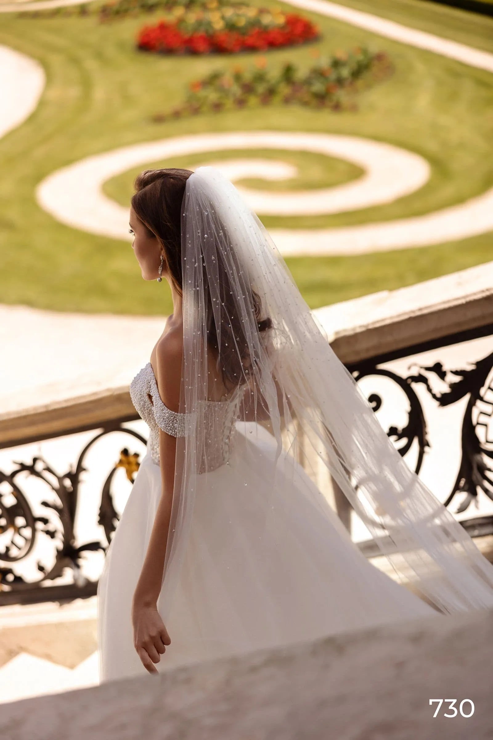 Tulle A-Line Wedding Dress Vestido De Noiva Shining Off the Shoulder Beach Bride Button Bridal Gowns