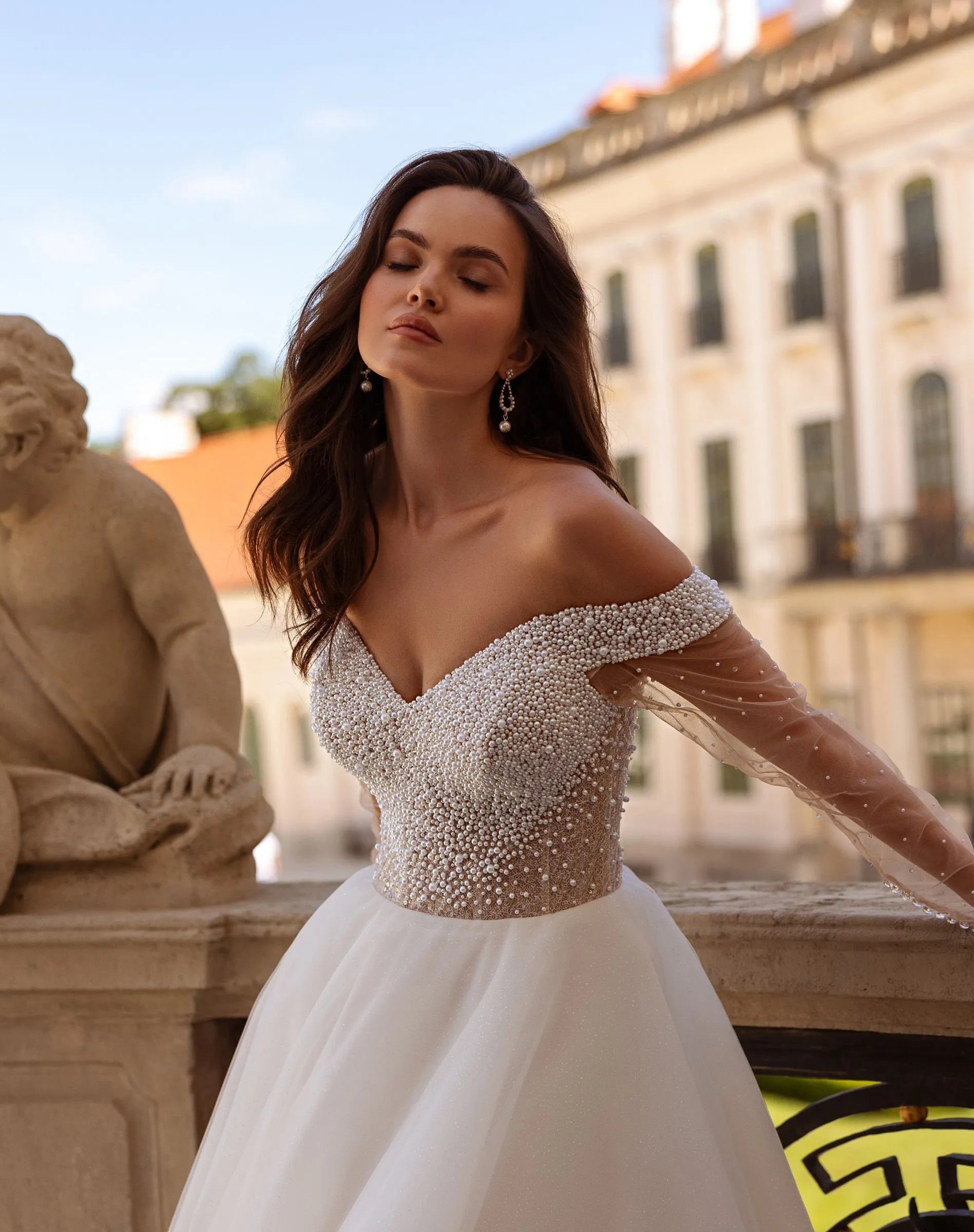 Tulle A-Line Wedding Dress Vestido De Noiva Shining Off the Shoulder Beach Bride Button Bridal Gowns
