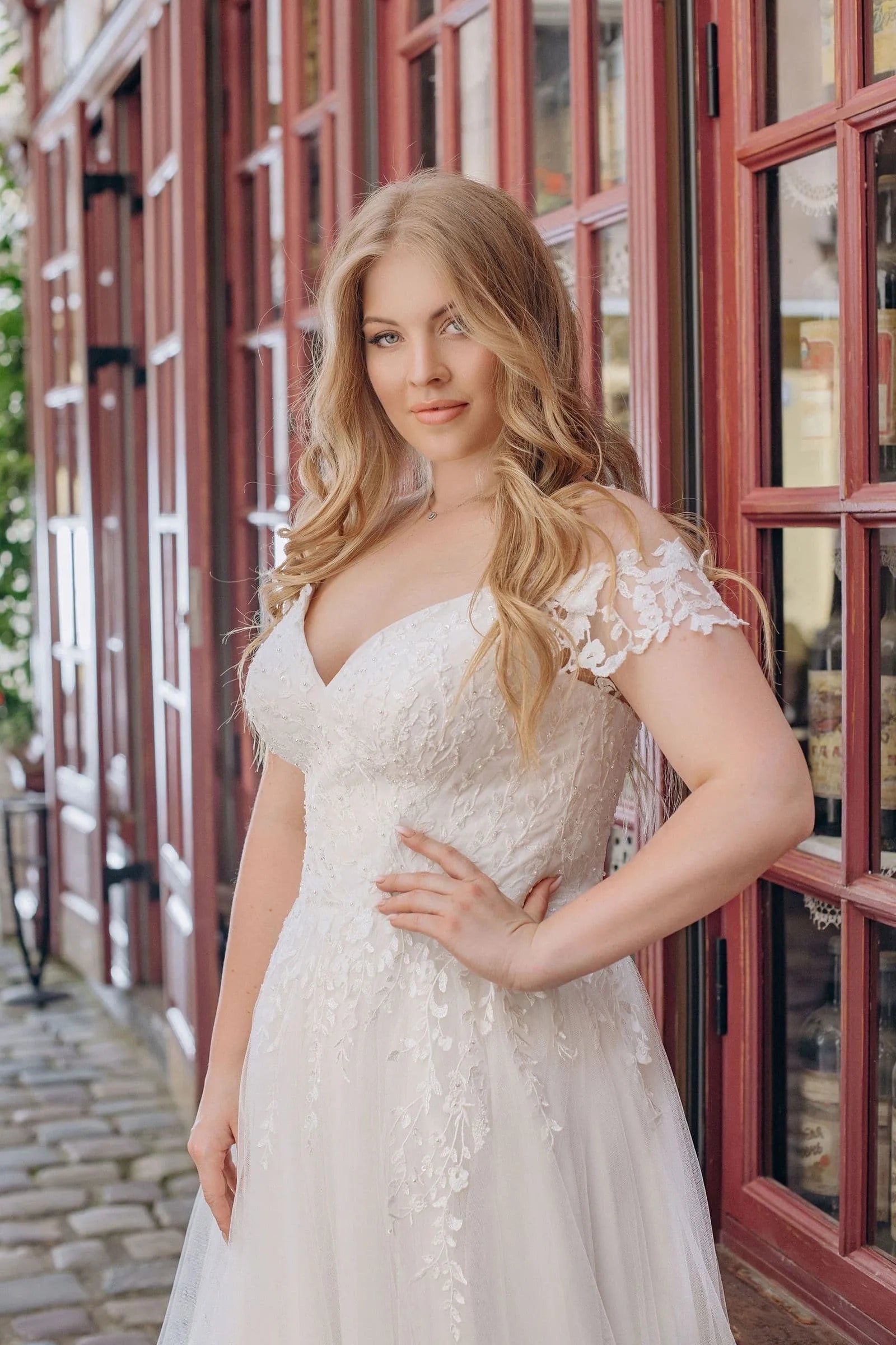 Classic Off the Shoulder A-Line Wedding Dresses Plus Size V Neck Bride Gowns Appliques Zipper Floor Length Tulle Robe De Mariee