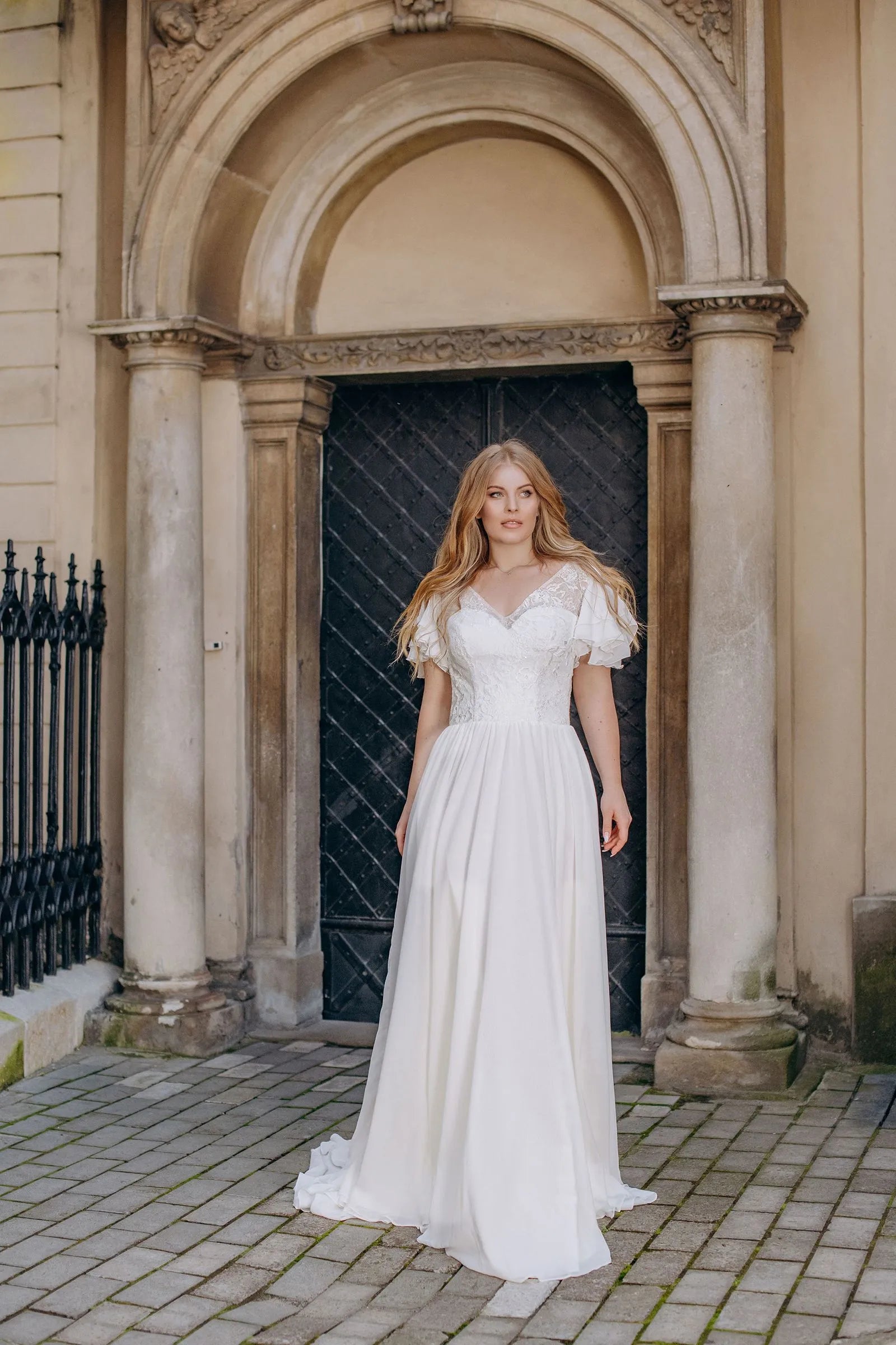 Simple Wedding Dresses V Neck Short Sleeves A-Line Bride Gowns Back Lace Up Floor Length Robe De Mariee