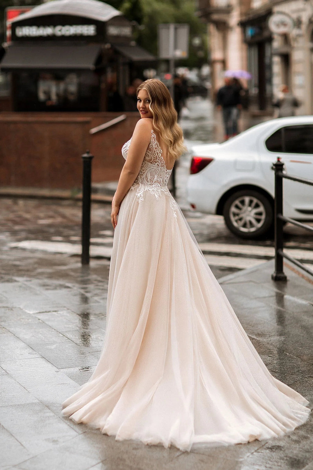 Classic Tulle Wedding Dresses V Neck Sleeveless Bride Gowns Lace Applique Floor Length A-Line Vestidos De Novia